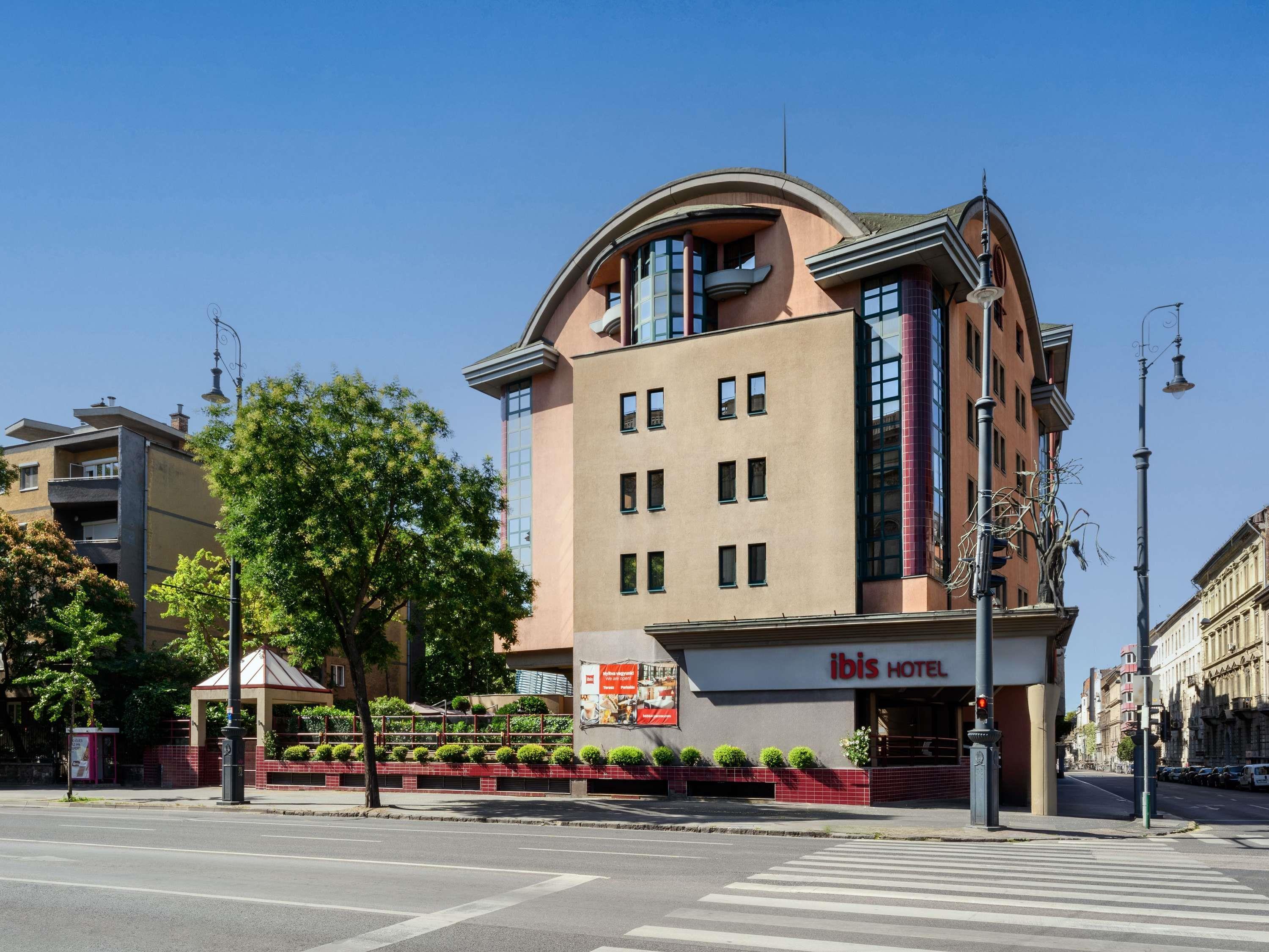 Vista Exterior ibis Budapest Heroes Square