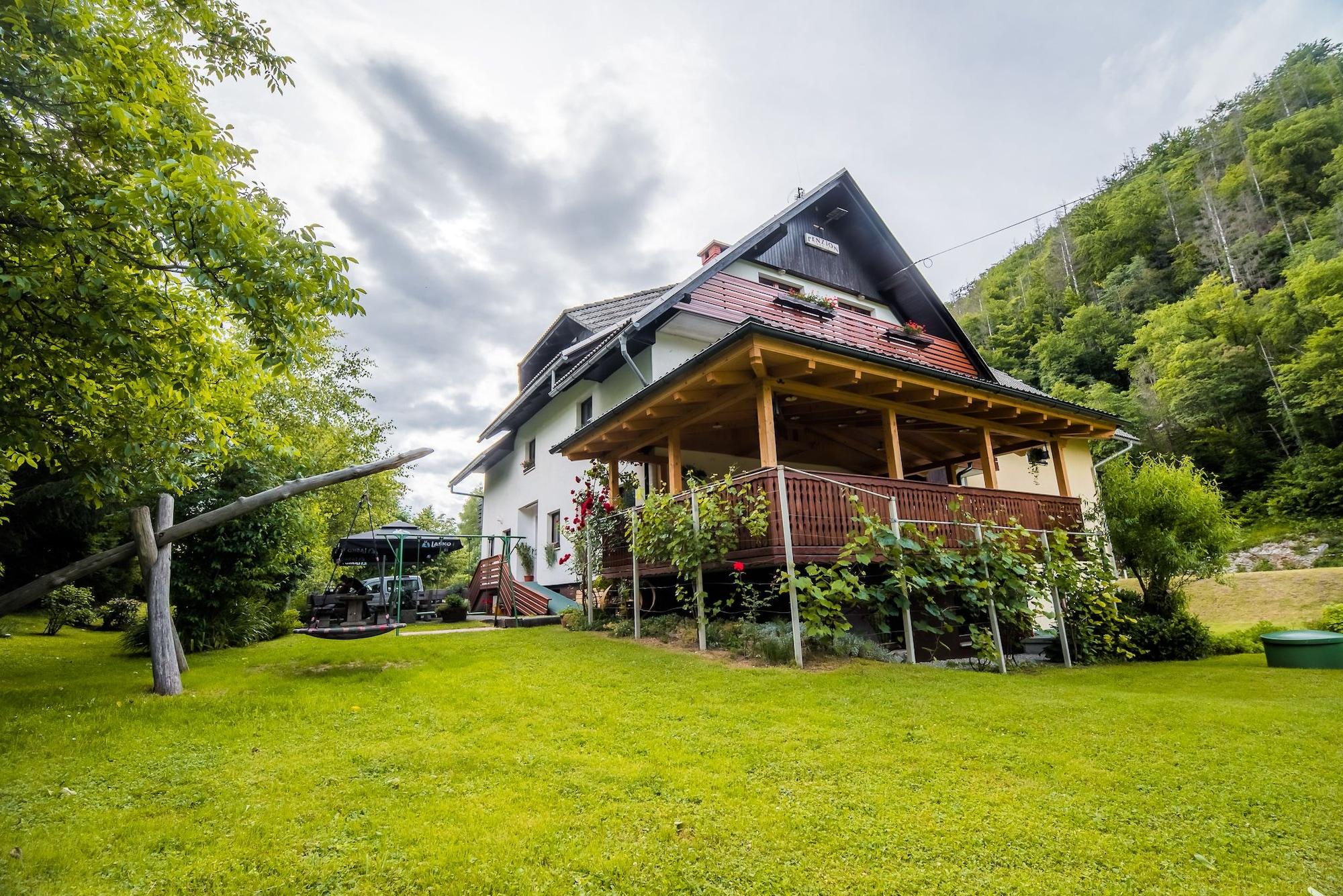 Vista Exterior Guesthouse Resje