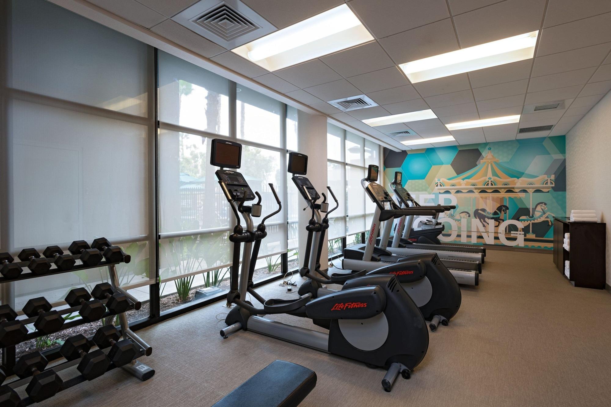 Gimnasio SpringHill Suites Anaheim Maingate