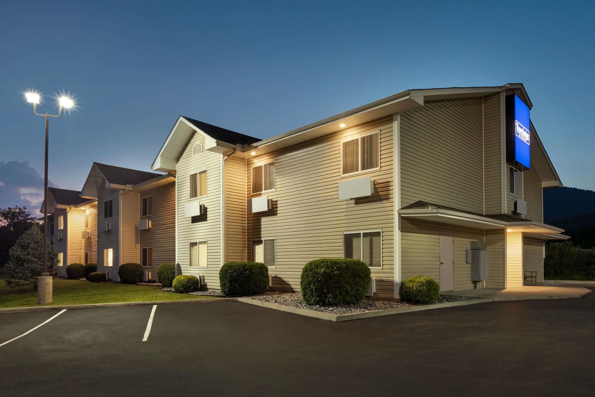 Vista Exterior Travelodge by Wyndham Low Moor Near Covington