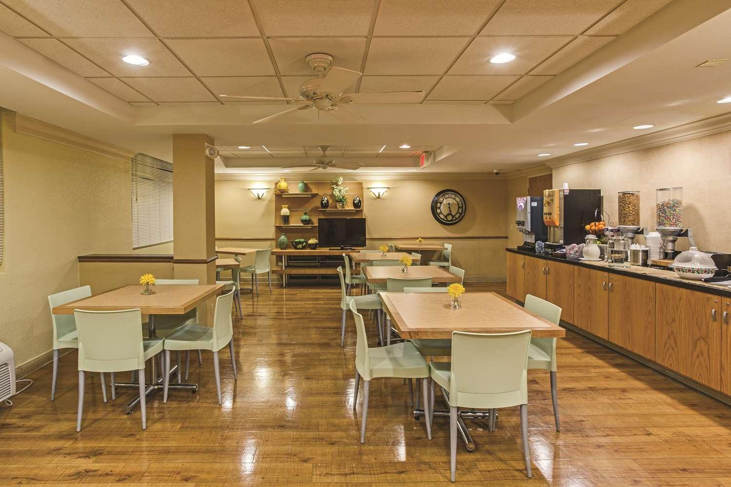 Restaurant La Quinta Inn & Suites by Wyndham West Palm Beach Airport