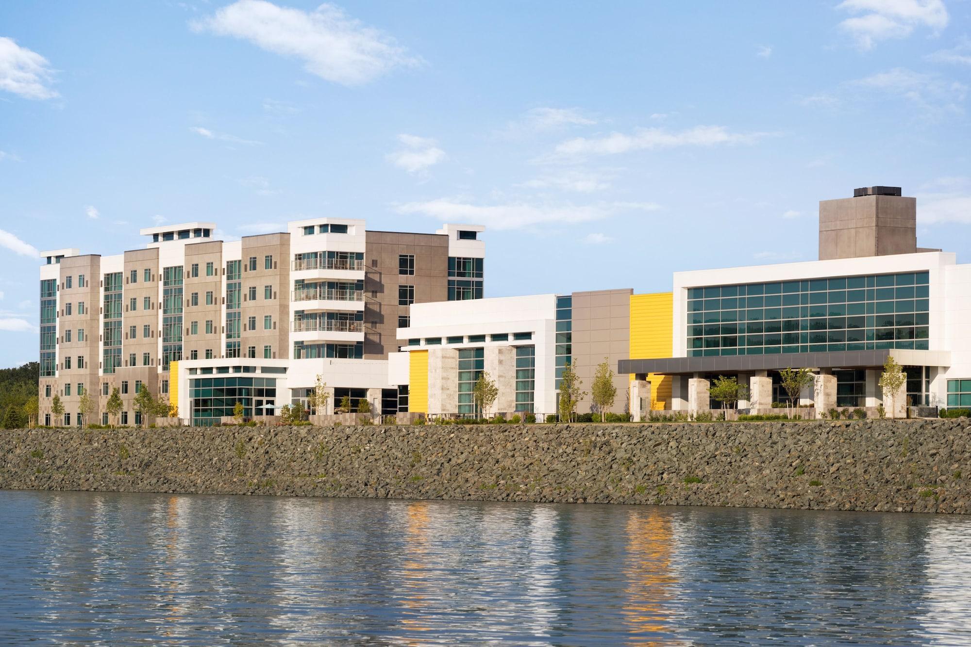 Vista Exterior The Landing Hotel at Rivers Casino & Resort