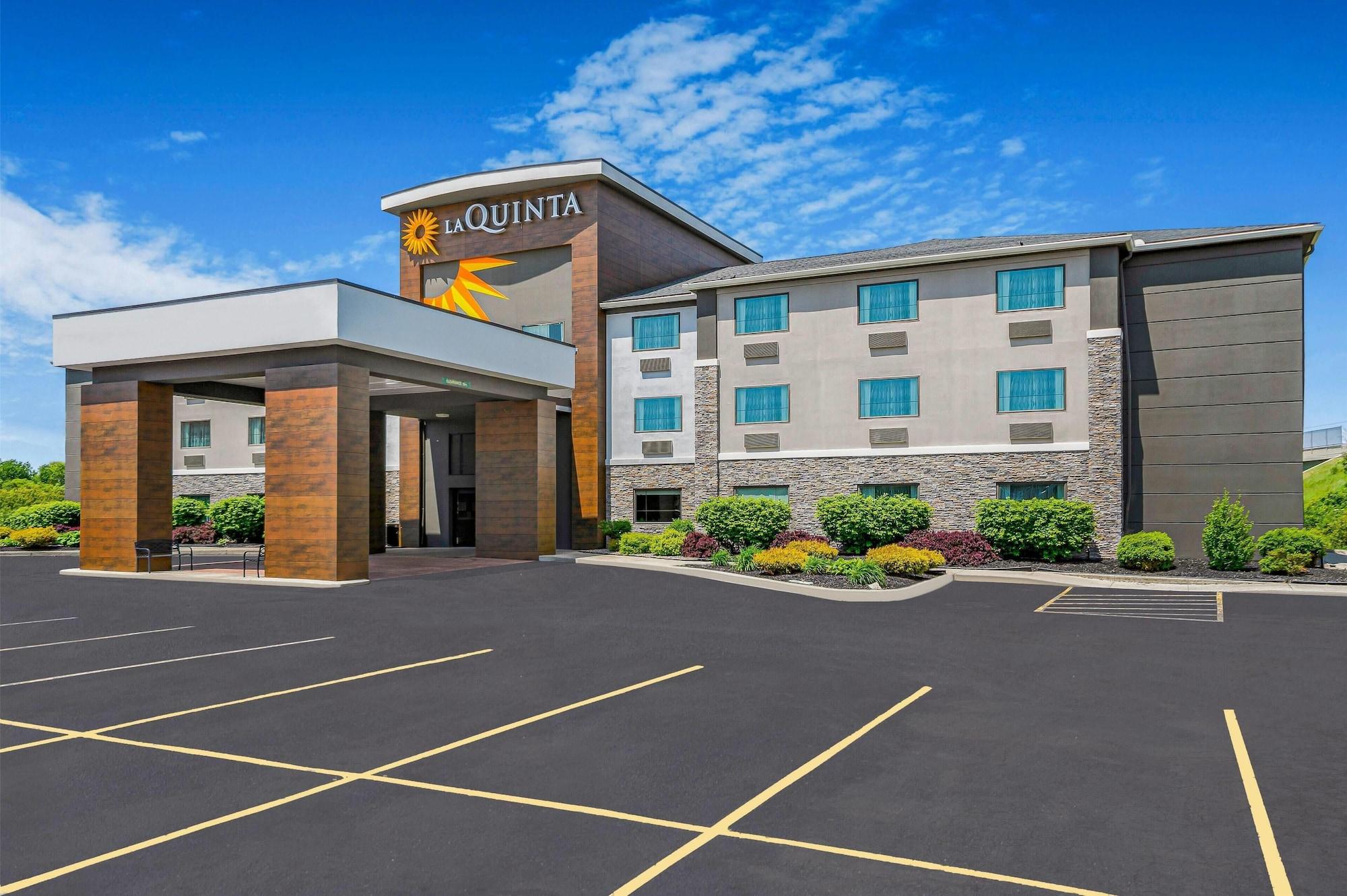 Vista Exterior La Quinta Inn & Suites by Wyndham Batavia