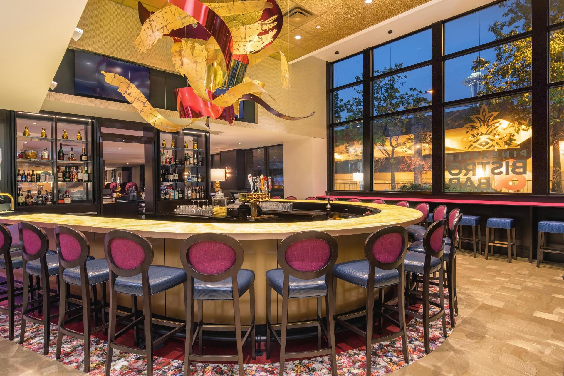 Bar/Salón Staypineapple, The Maxwell Hotel, Seattle Center Seattle