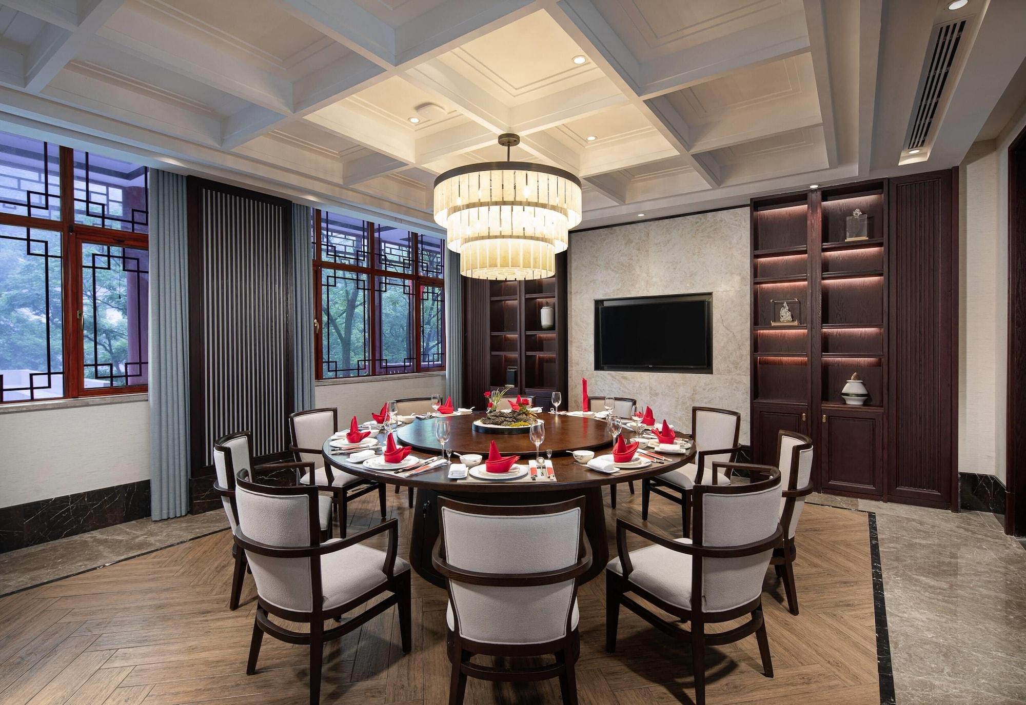 Restaurant Ramada by Wyndham Xianning Xishan Mountain