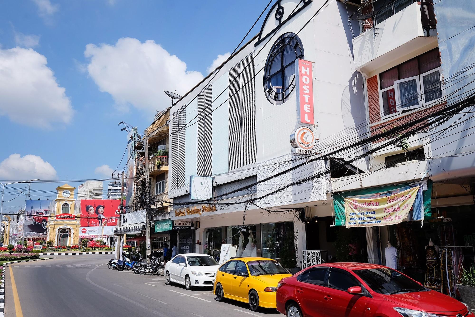 Vista Exterior OYO 501 At Night Hostel