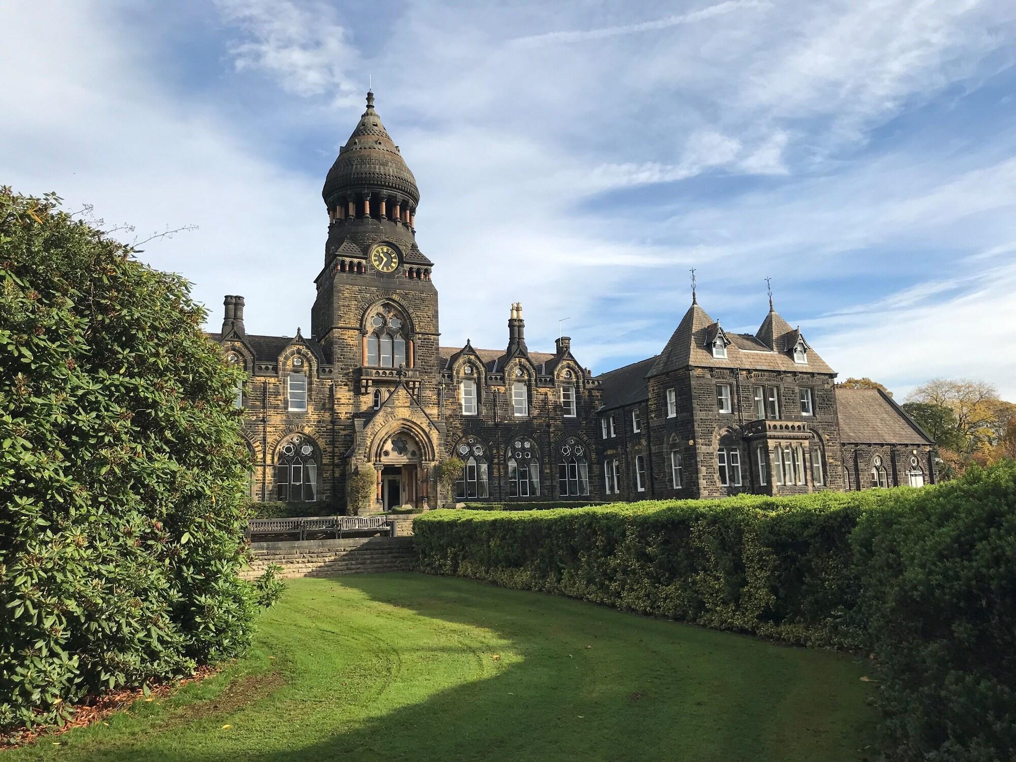 Varios Hinsley Hall