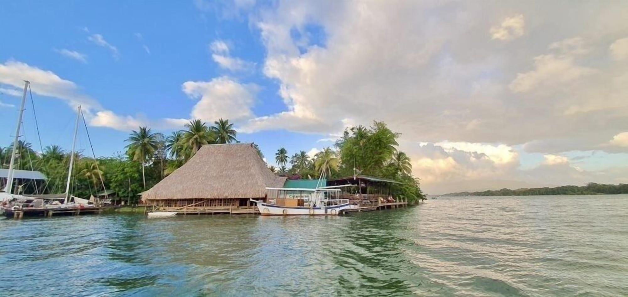 Vista Exterior Hotel Catamaran