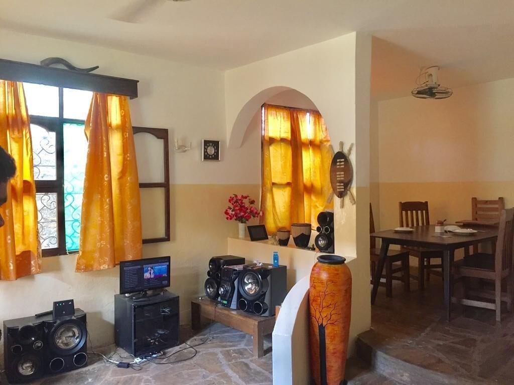 Equipamiento de Habitación Akogo House