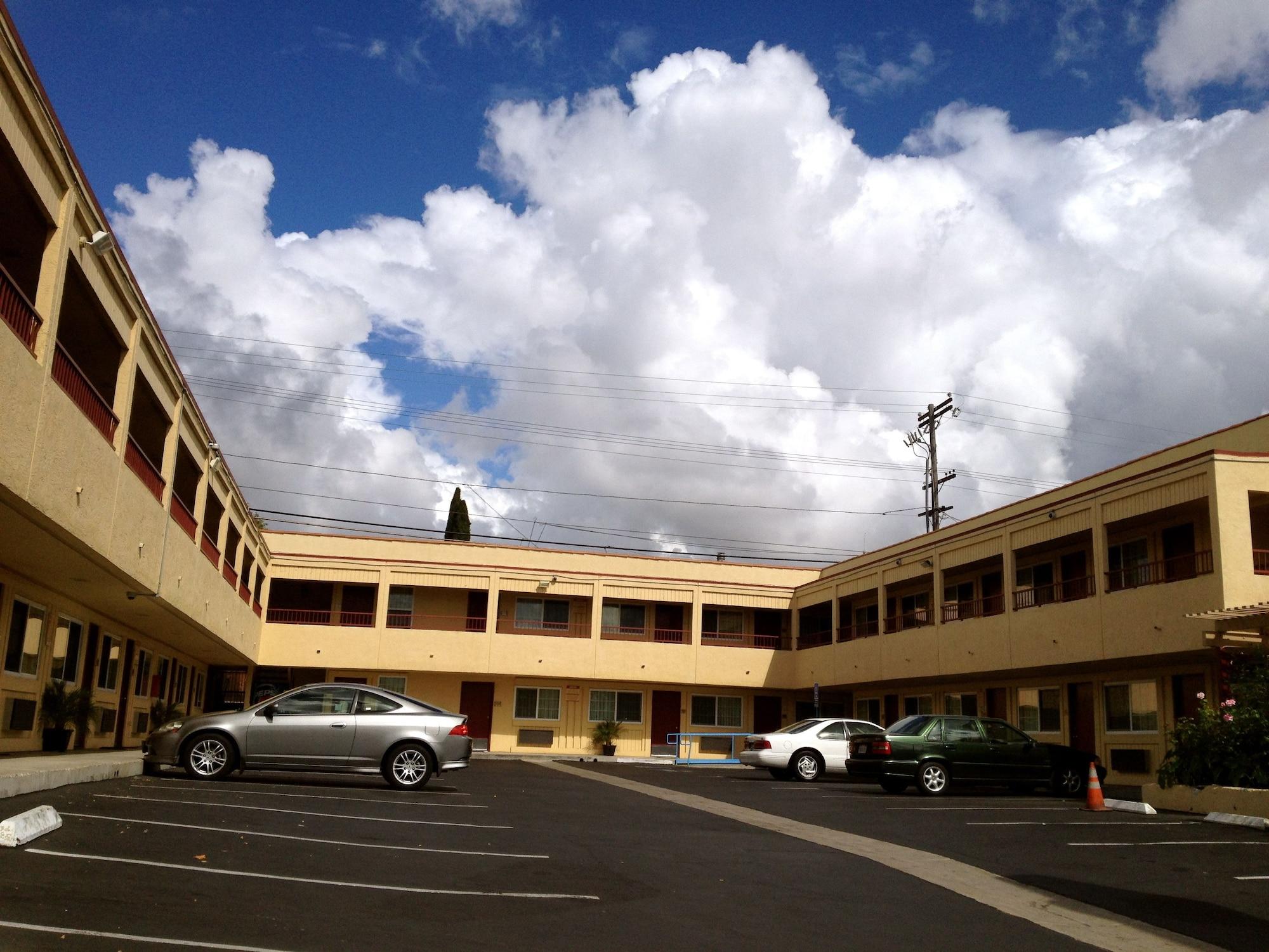 Vista Exterior Harvey's Motel SDSU La Mesa San Diego