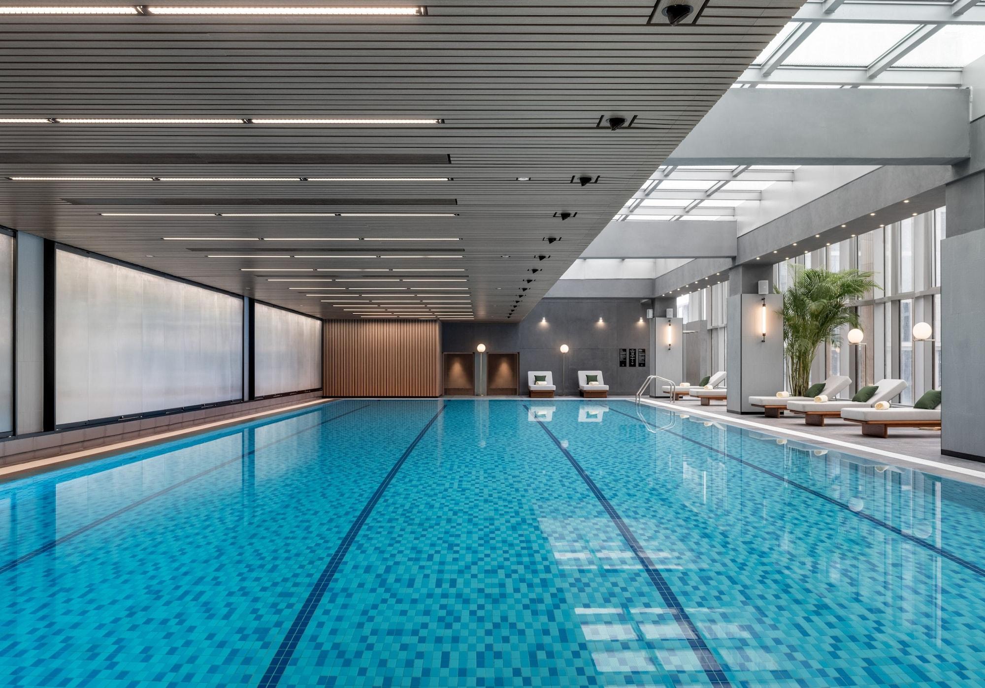 Vista Piscina JEN Shenzhen Qianhai By Shangri-La