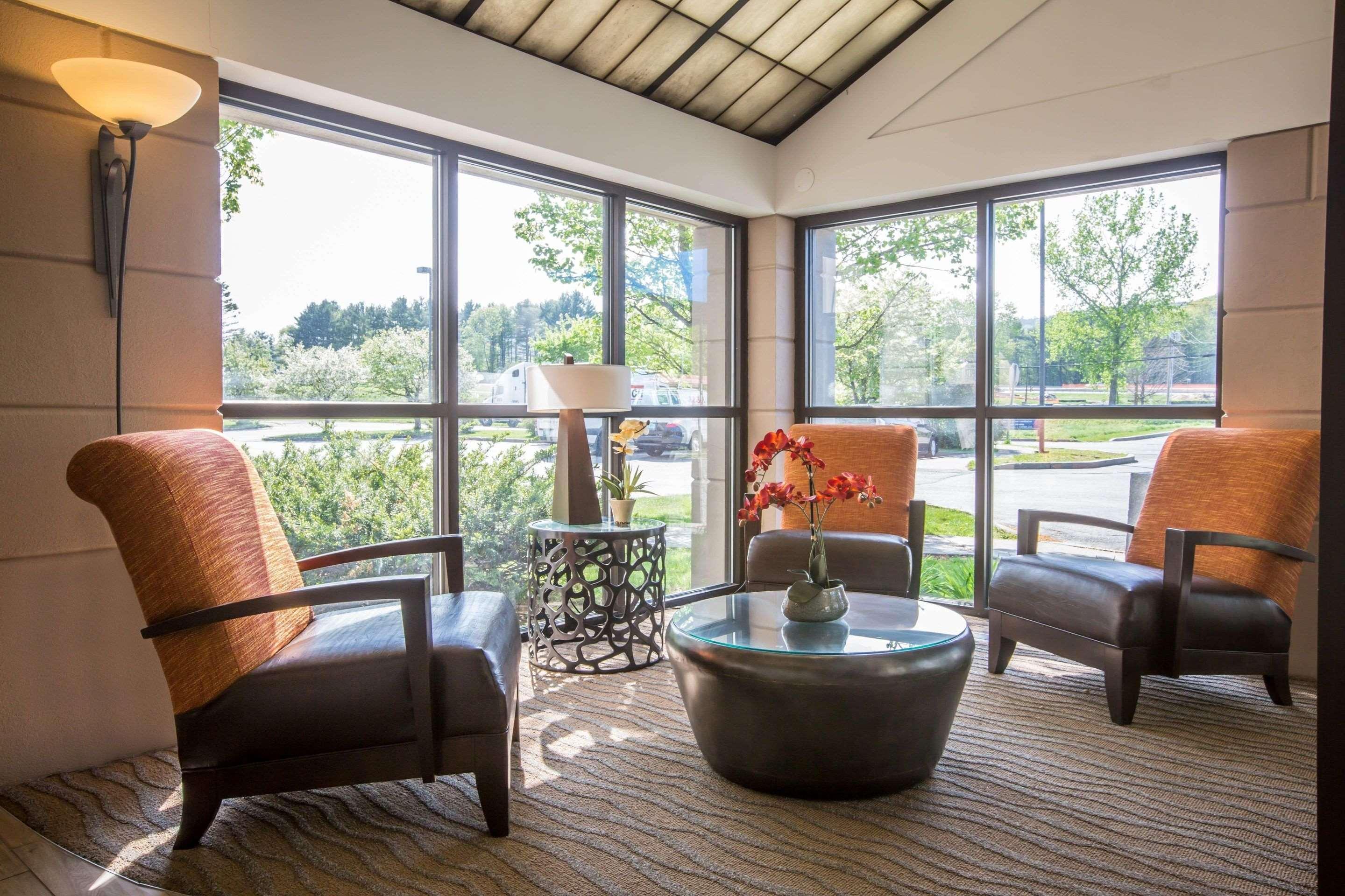 Vista Lobby Comfort Inn White River Junction