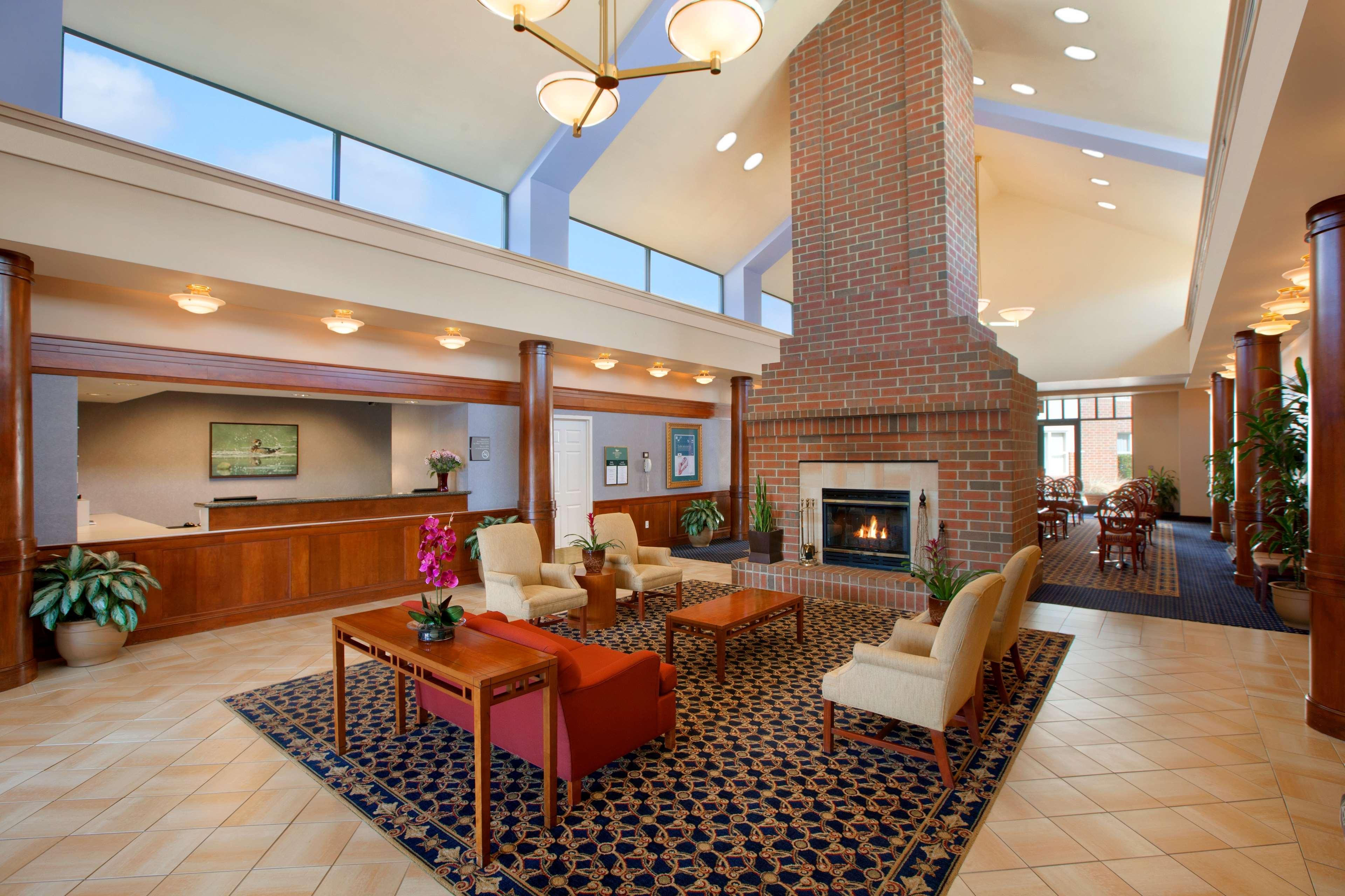 Vista Lobby Homewood Suites by Hilton Falls Church - I-495 at Rt. 50