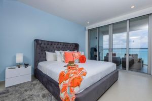 Alquiler Vacacional - Luxurious Aruba OceanView Beachfront residence at Azure Eagle Beach