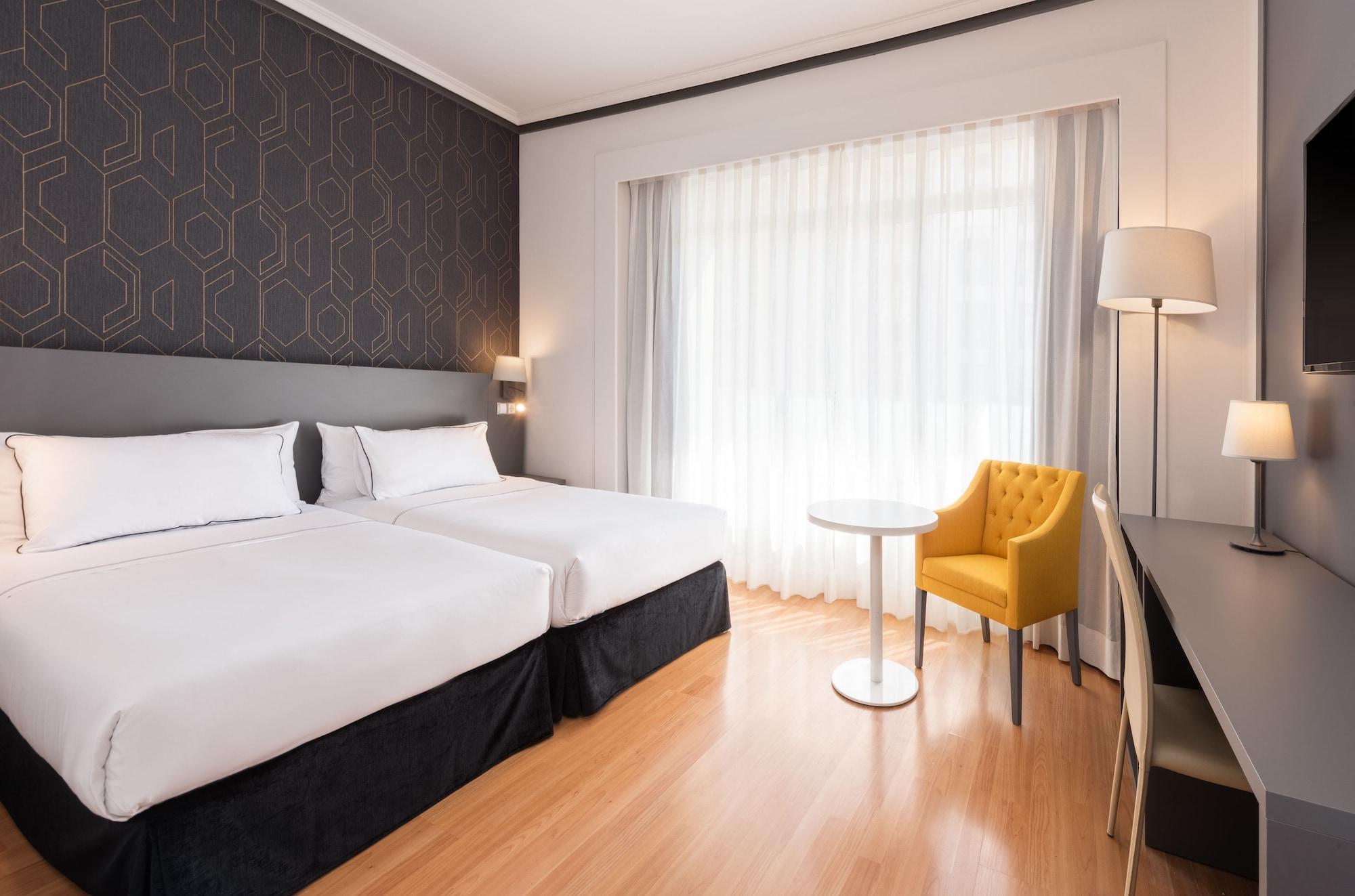 Equipamiento de Habitación Hotel Madrid Plaza de España Affiliated by Meliá