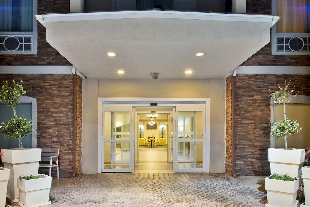 Vista Exterior Holiday Inn Express Hotel & Suites Alvarado by IHG