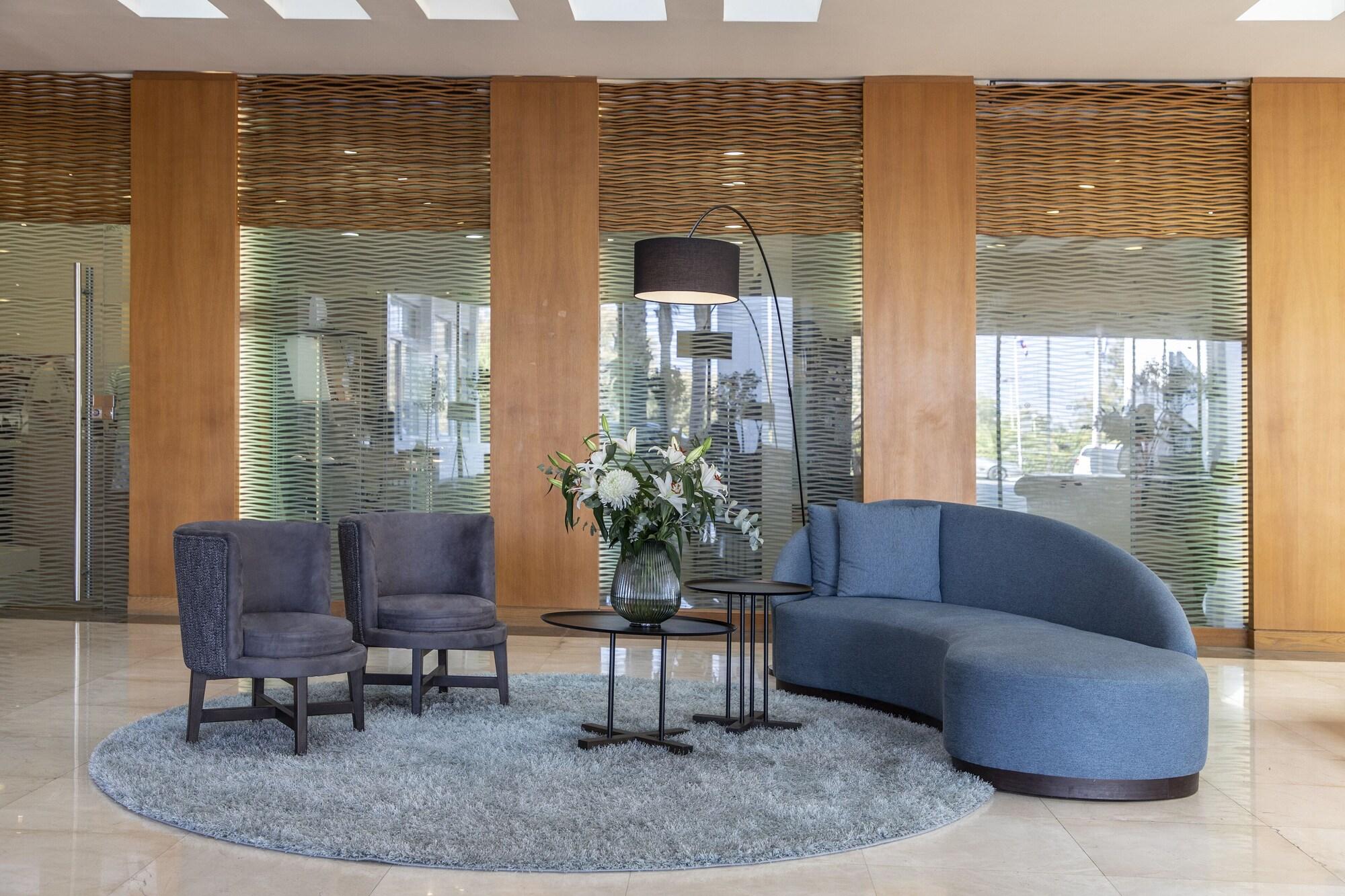 Vista Lobby Eden Roc Resort Hotel
