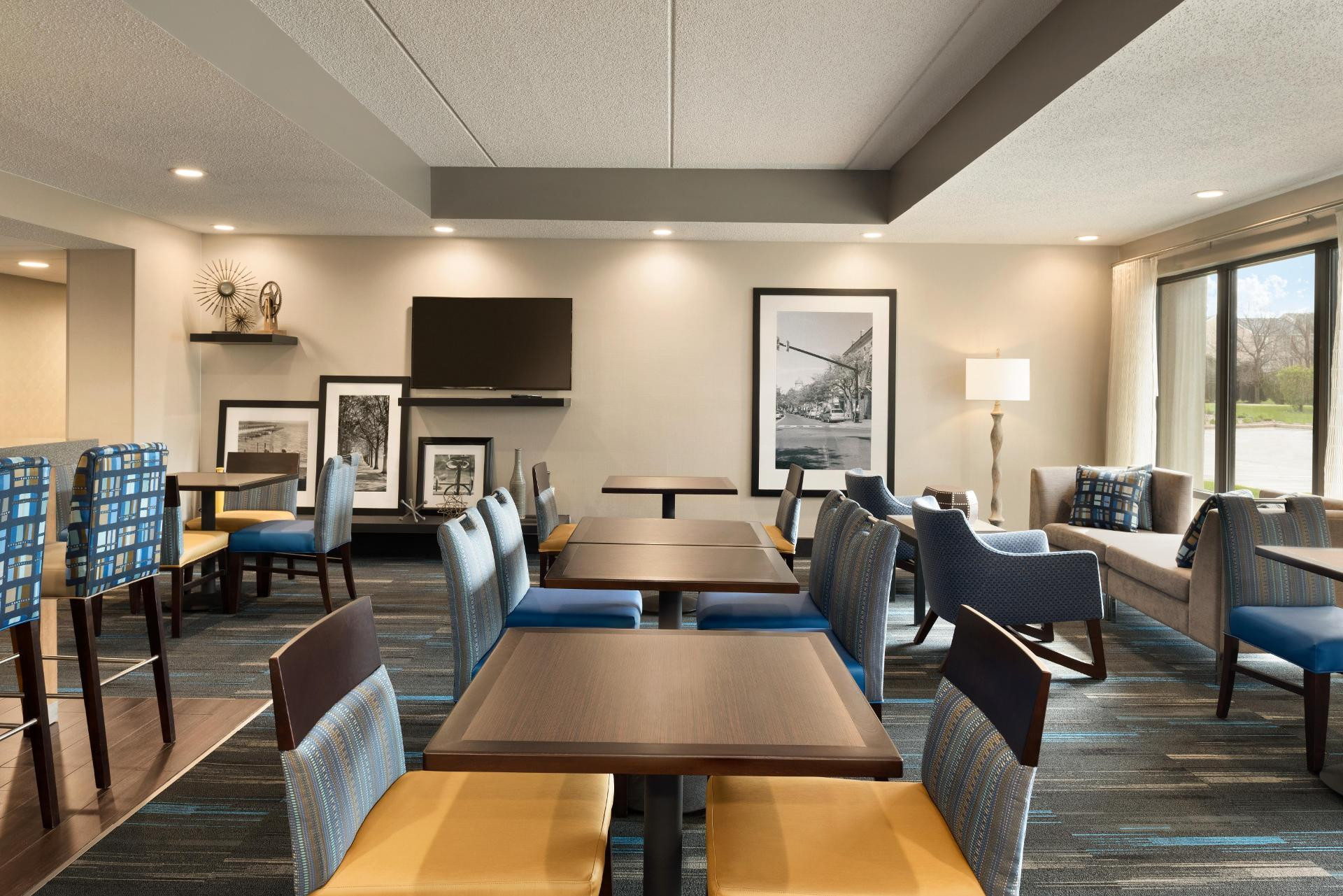 Vista Lobby Hampton Inn Appleton-Fox River Mall Area