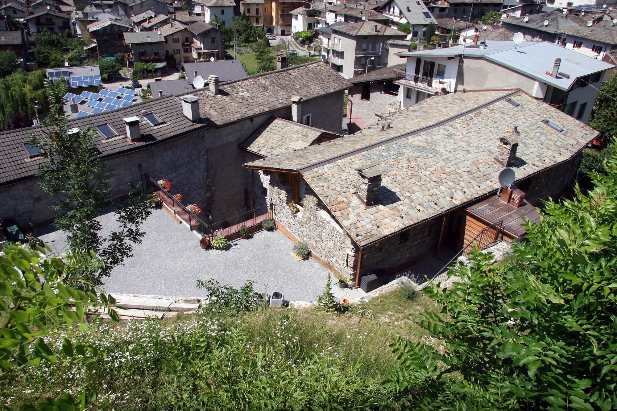 Vista Exterior Ostello del Castello Tirano