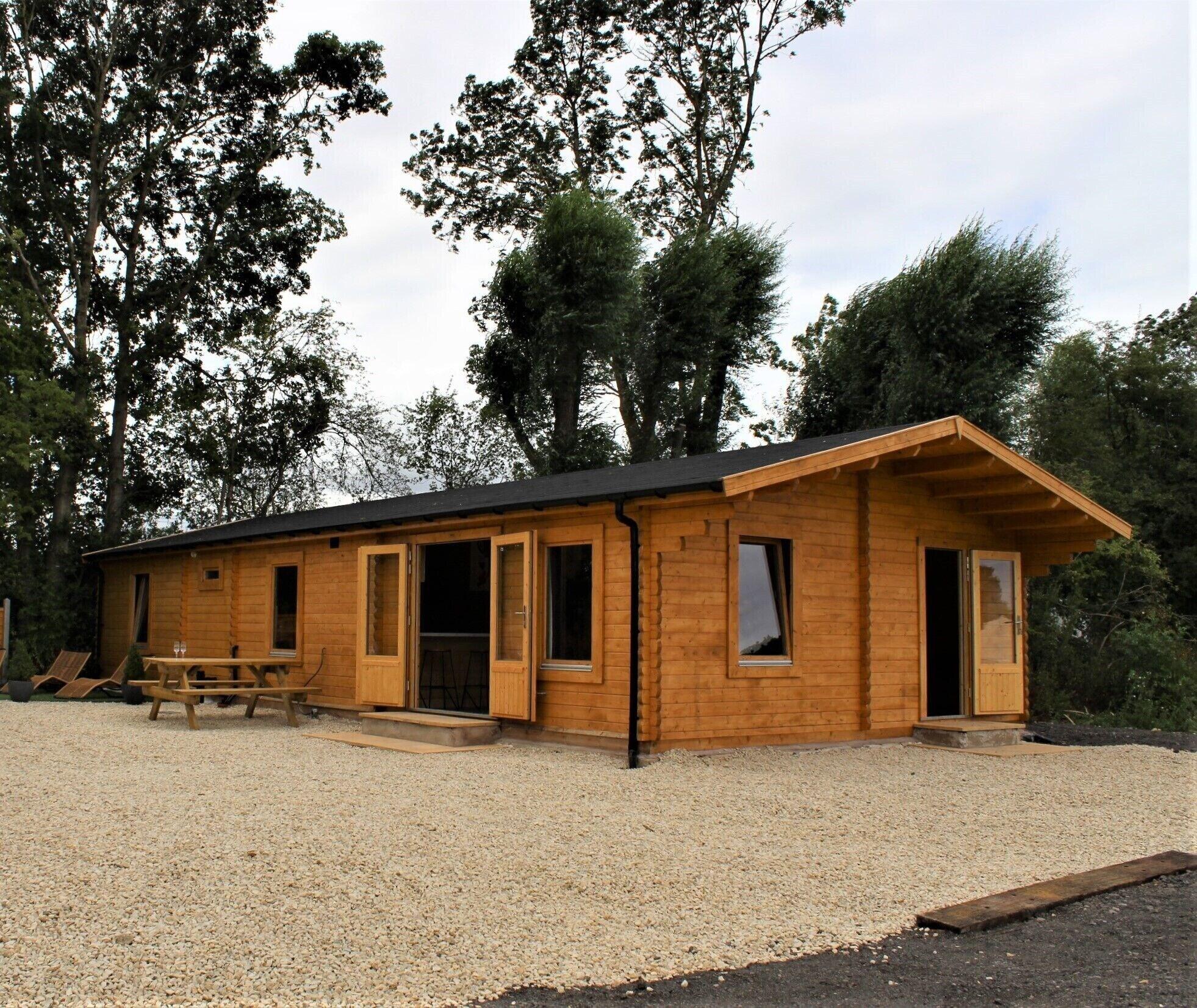 Varios Lovely 3-bed Lodge in Ashton Under Hill