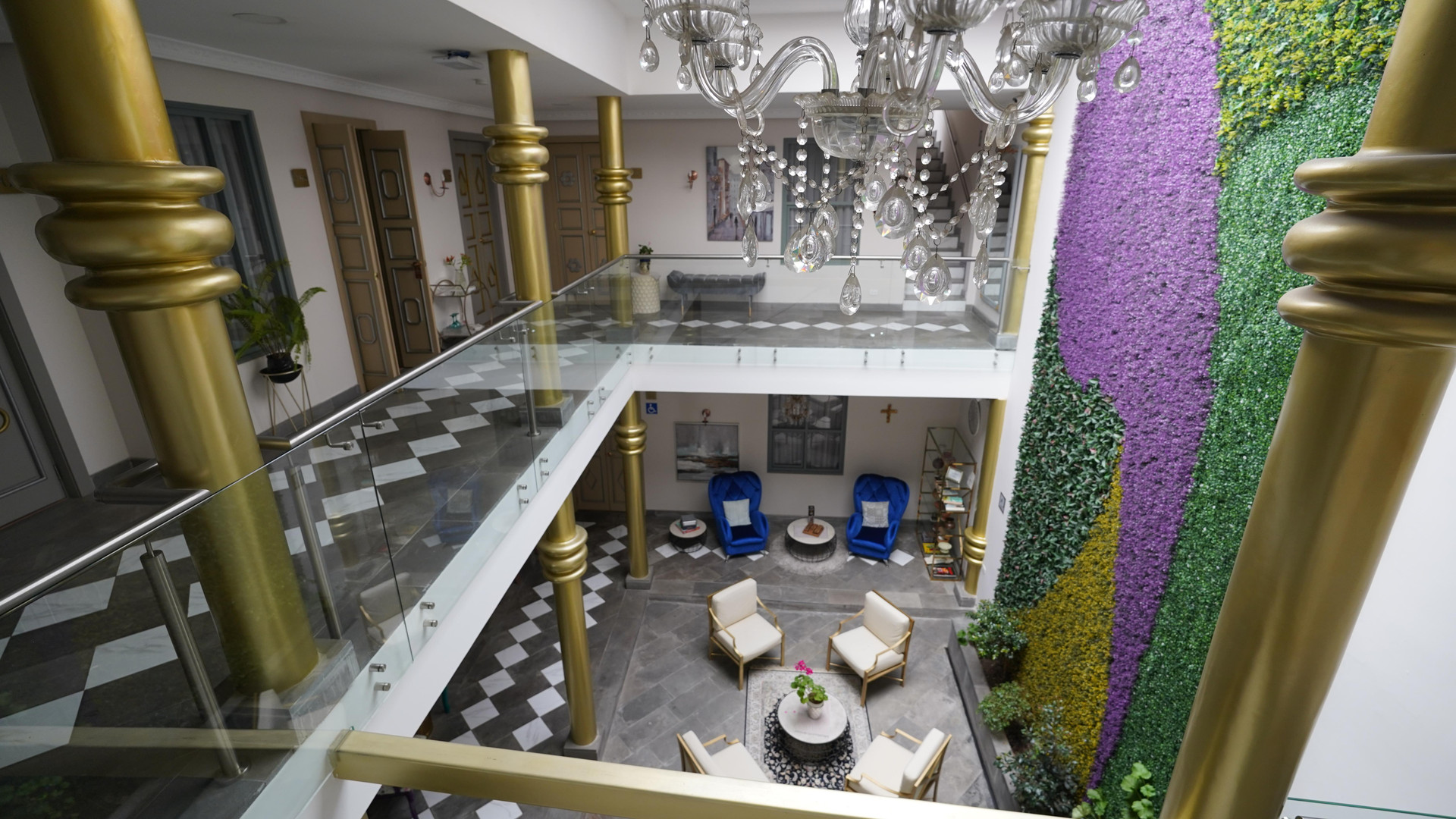 Vista Lobby Adamas House Hotel