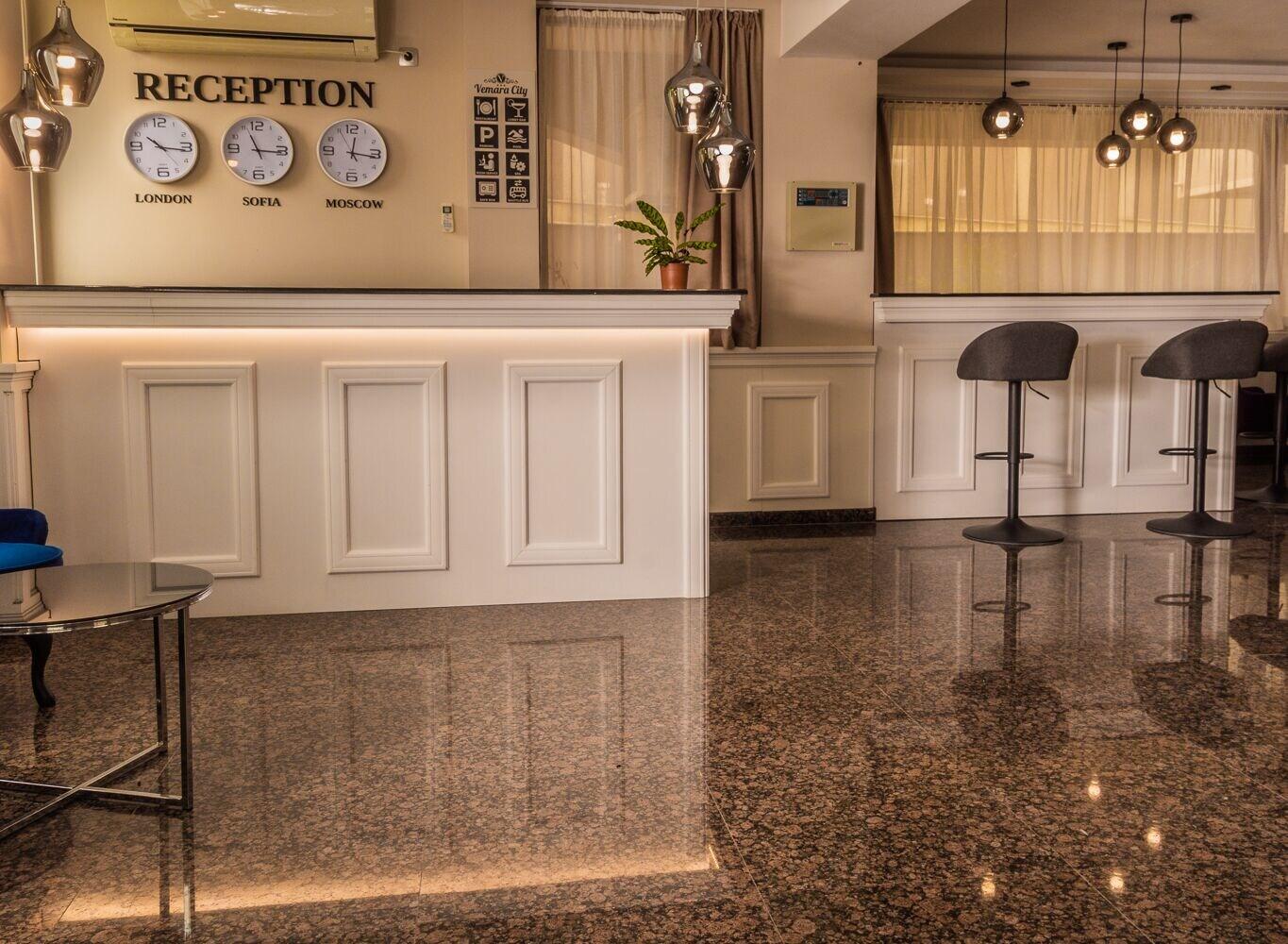 Vista Lobby Vemara City Apart Hotel