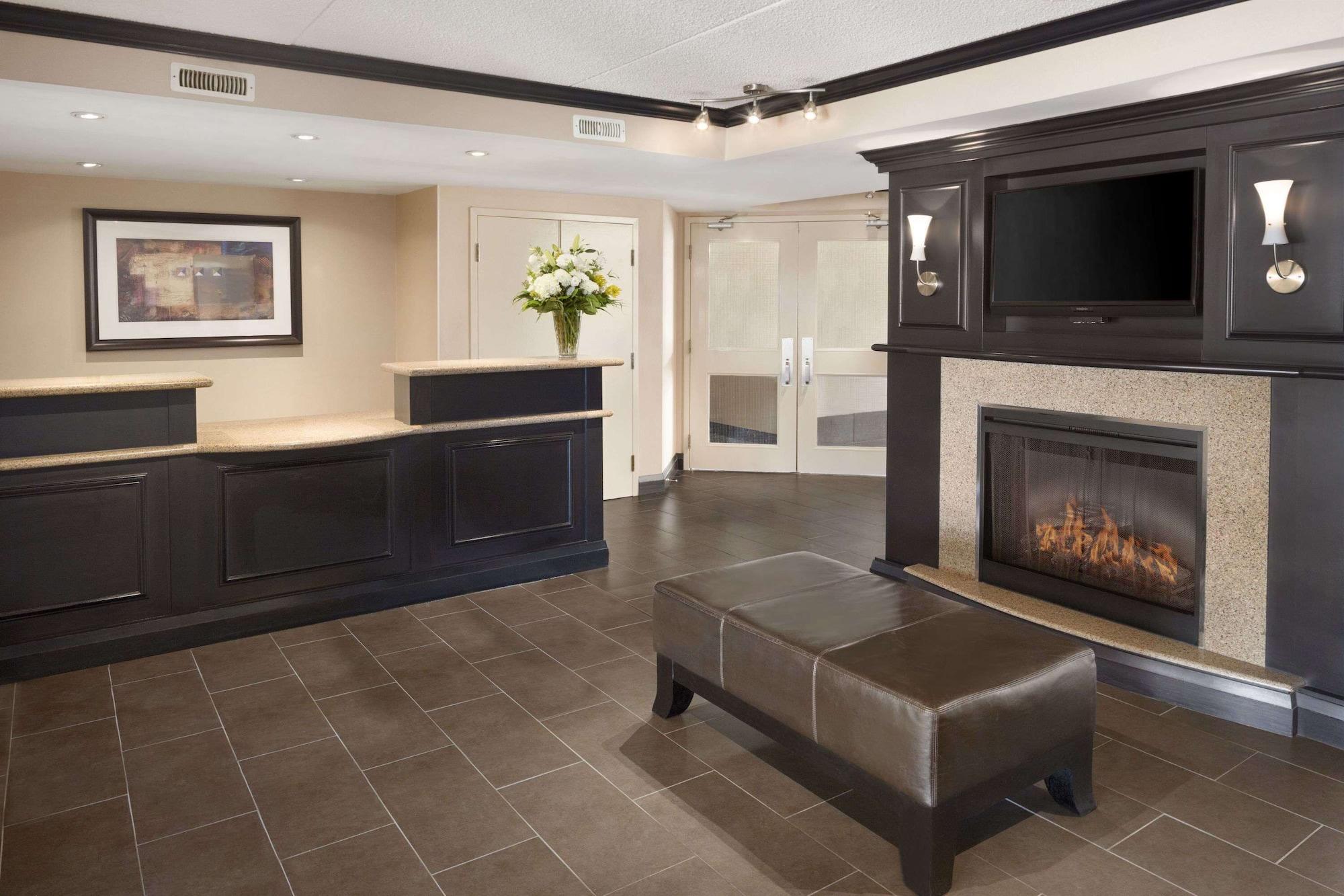 Vista Lobby Days Inn by Wyndham Brantford
