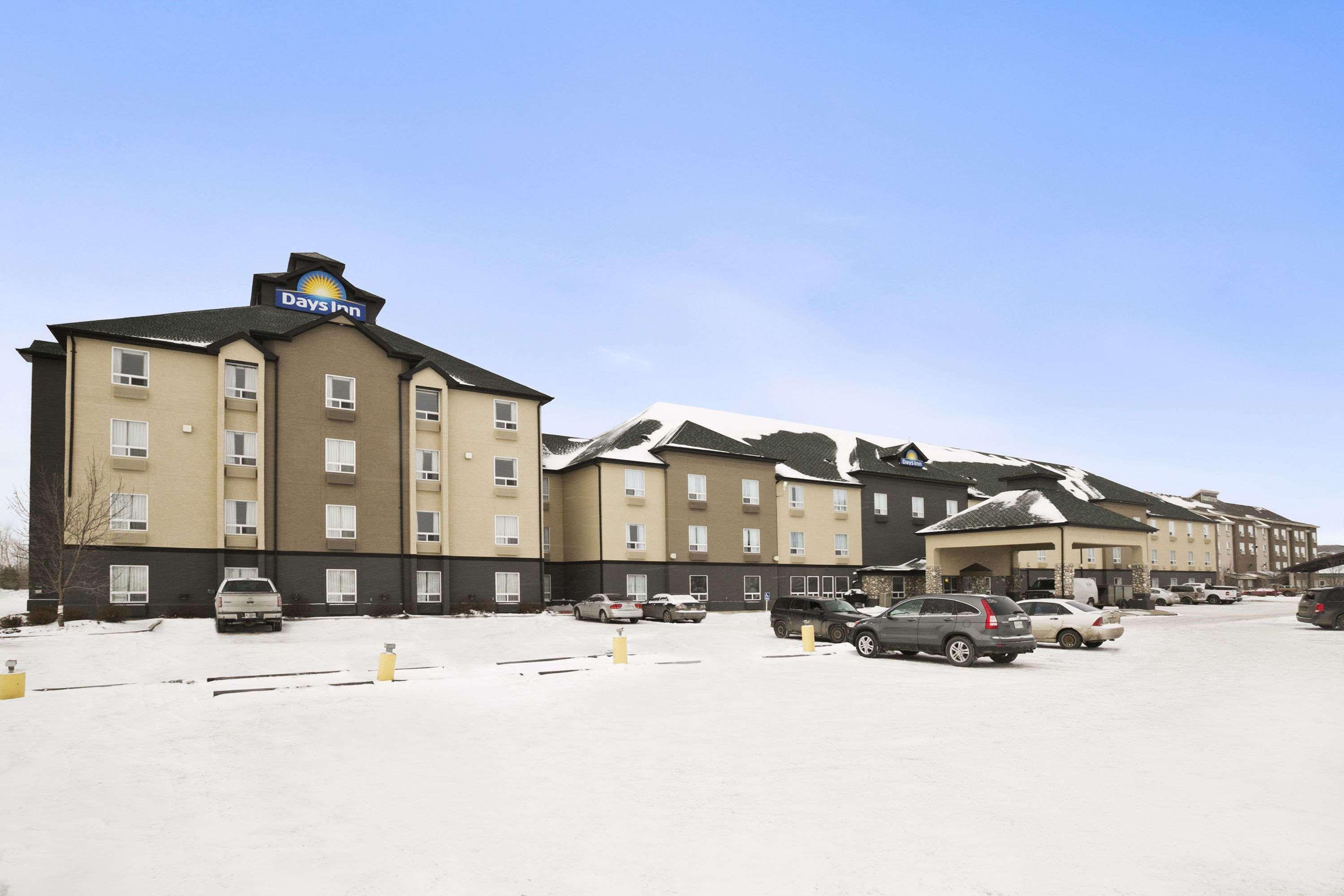 Vista Exterior Days Inn by Wyndham Regina