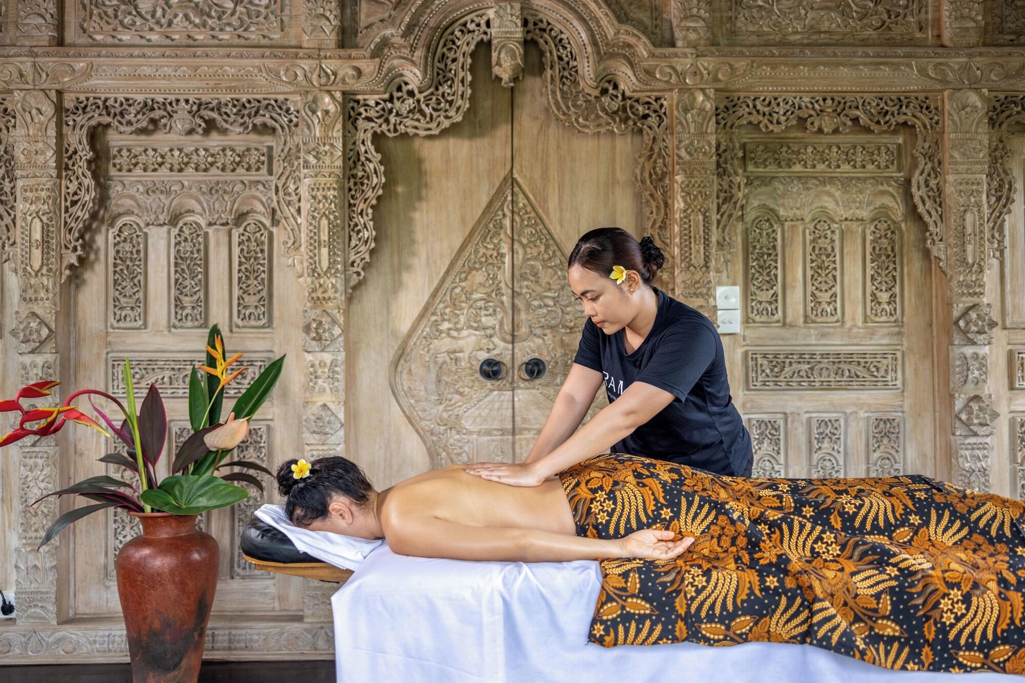 Spa Berlima Wooden Lodge by Pramana Villas