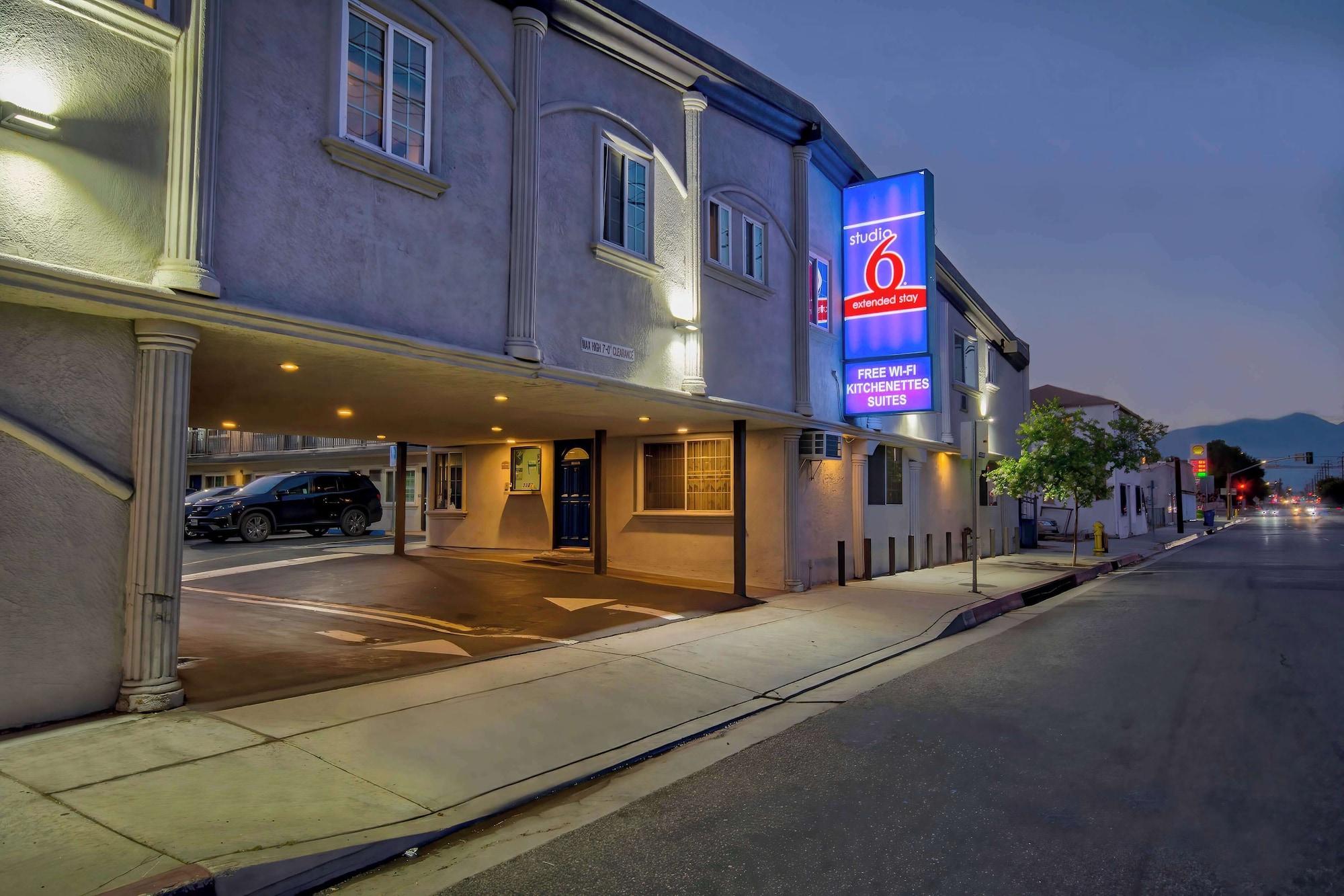 Vista Exterior Studio 6 Rosemead, CA – Pasadena