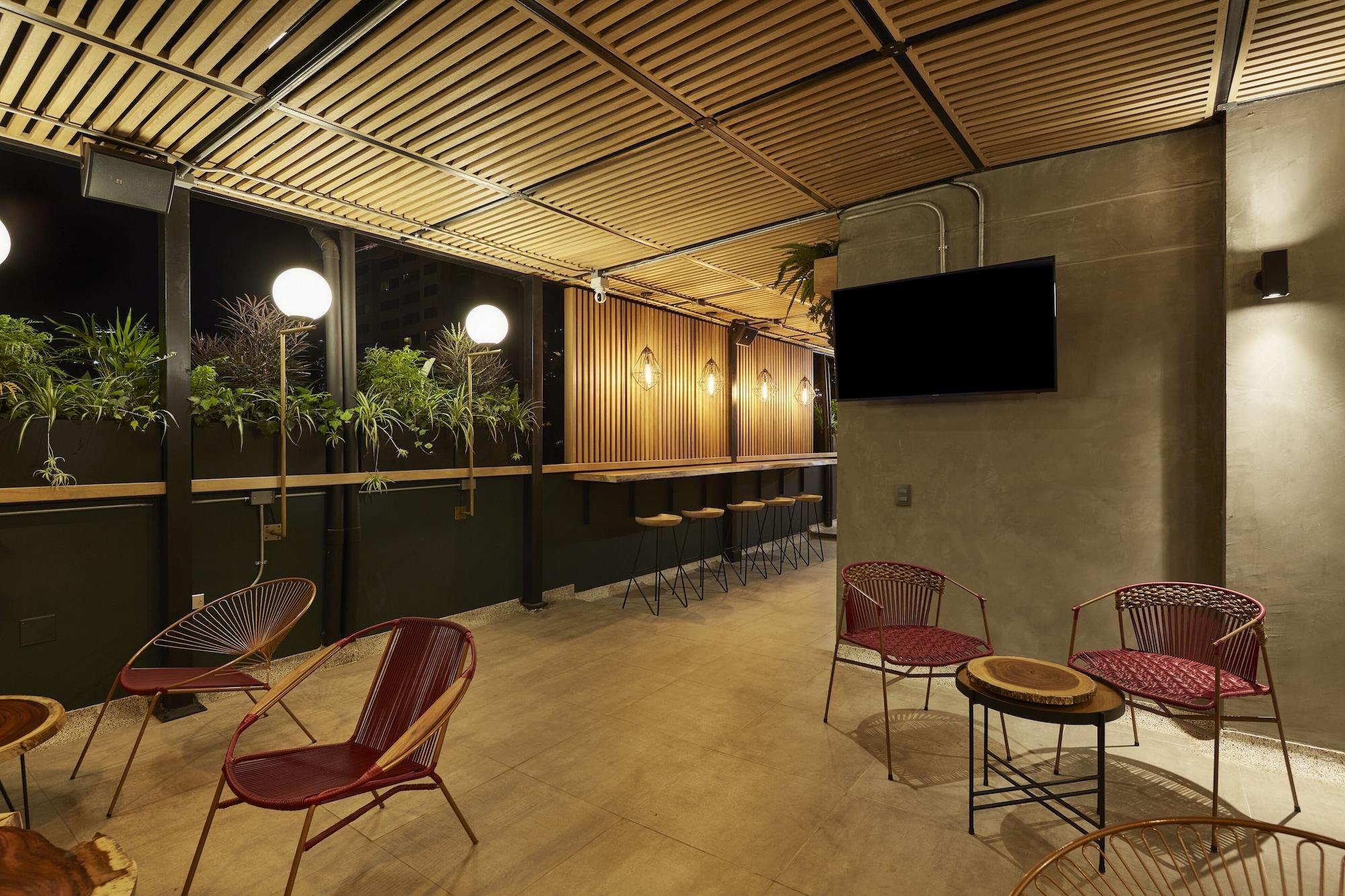 Bar/Salón 14 Urban Hotel