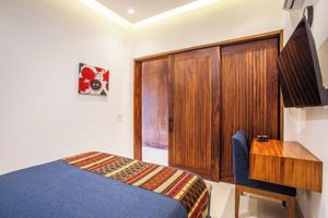 Alquiler Vacacional - Quiet street. Steps to bars/beach. 1 king 1 queen