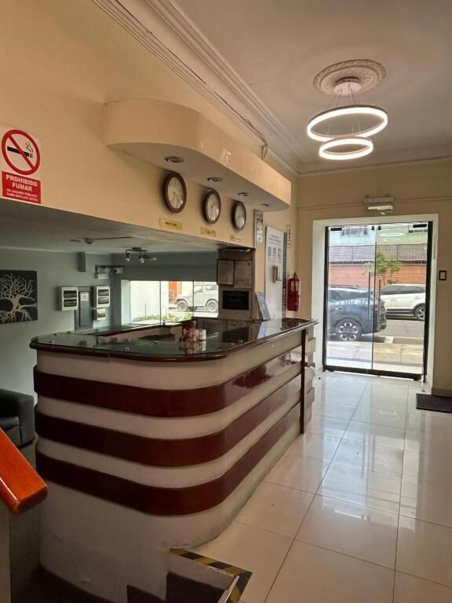 Vista Lobby De Ville Inn