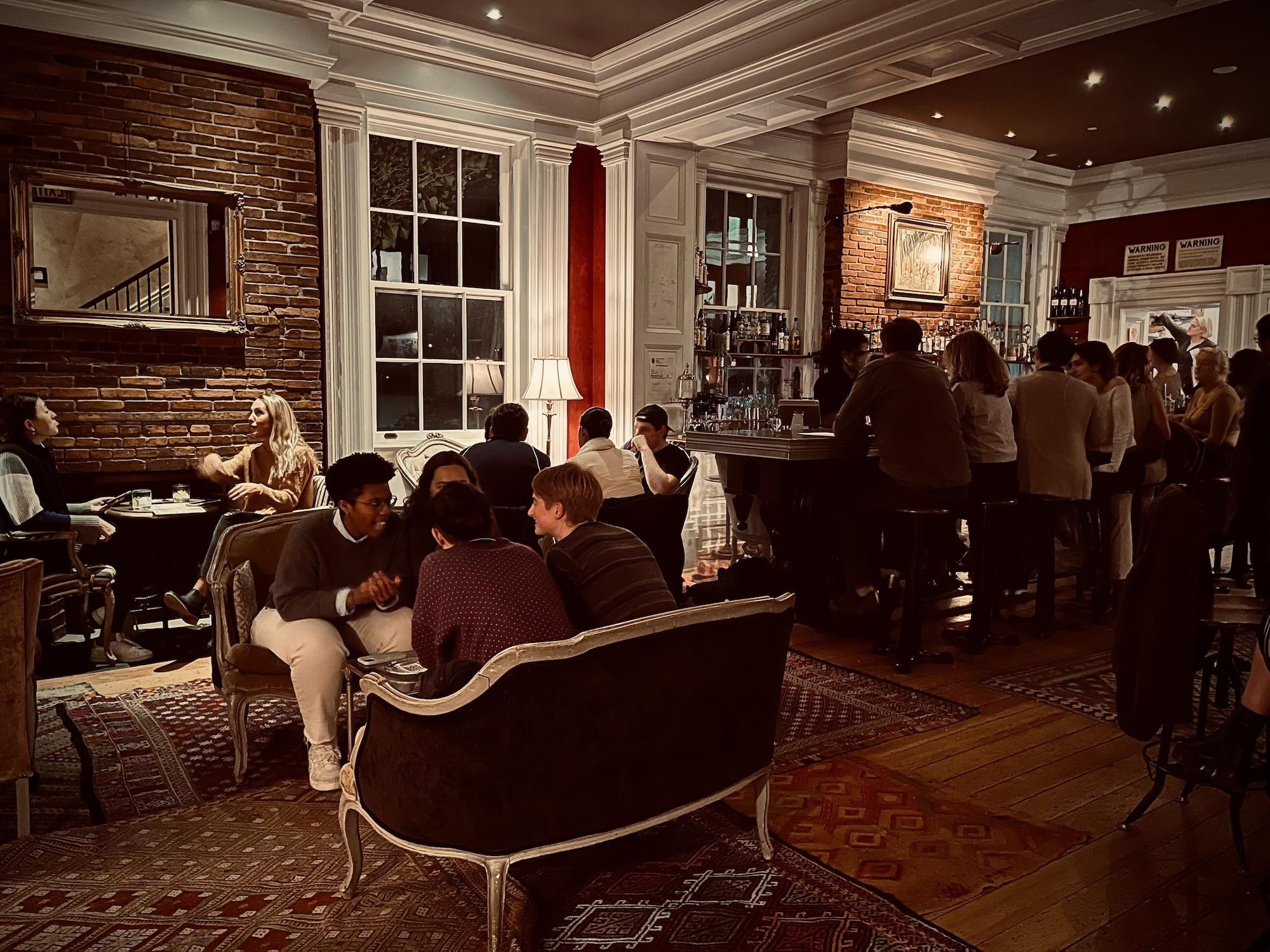 Bar/Salón Argos Inn