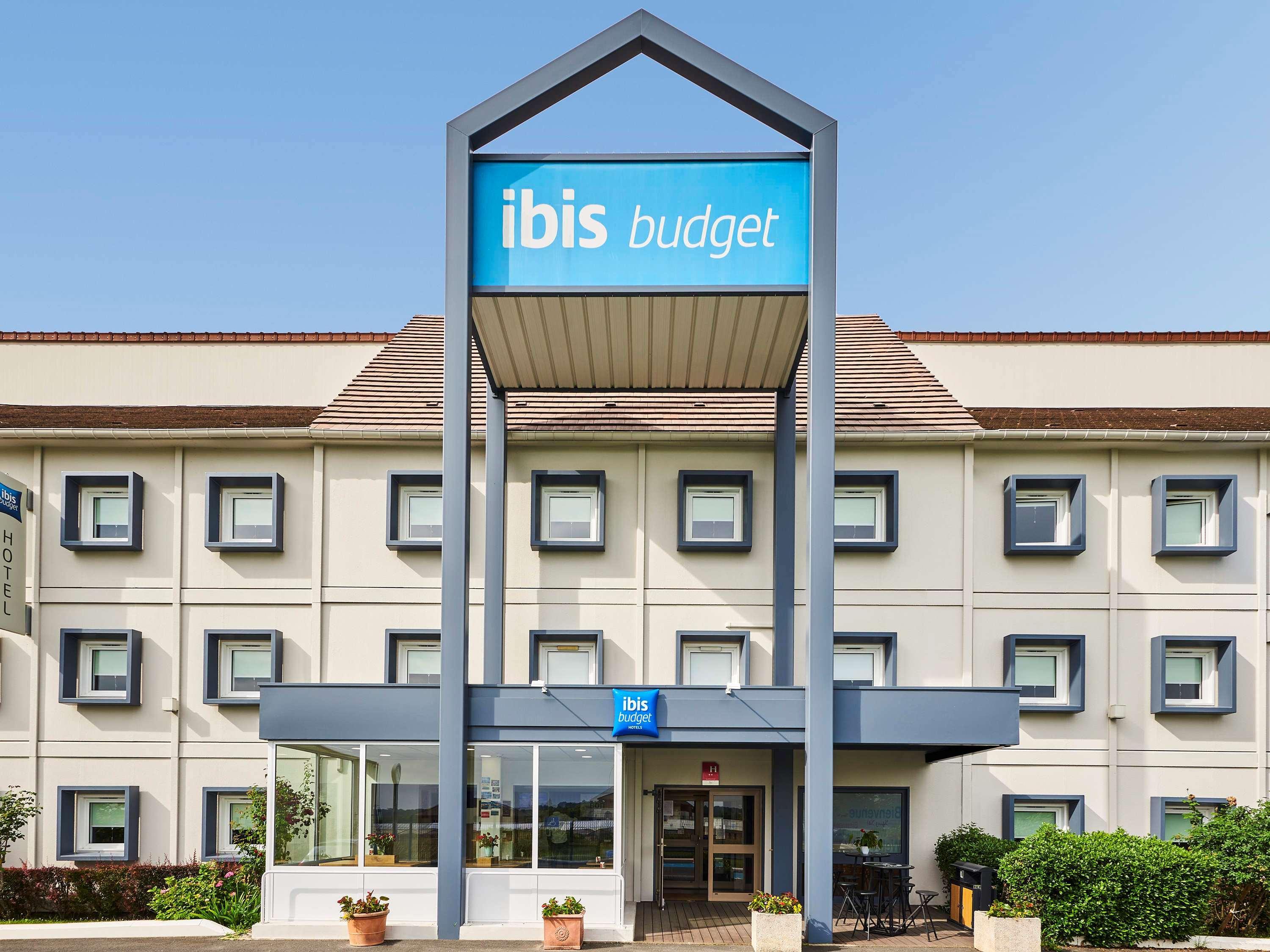 Vista Exterior ibis budget Santeny