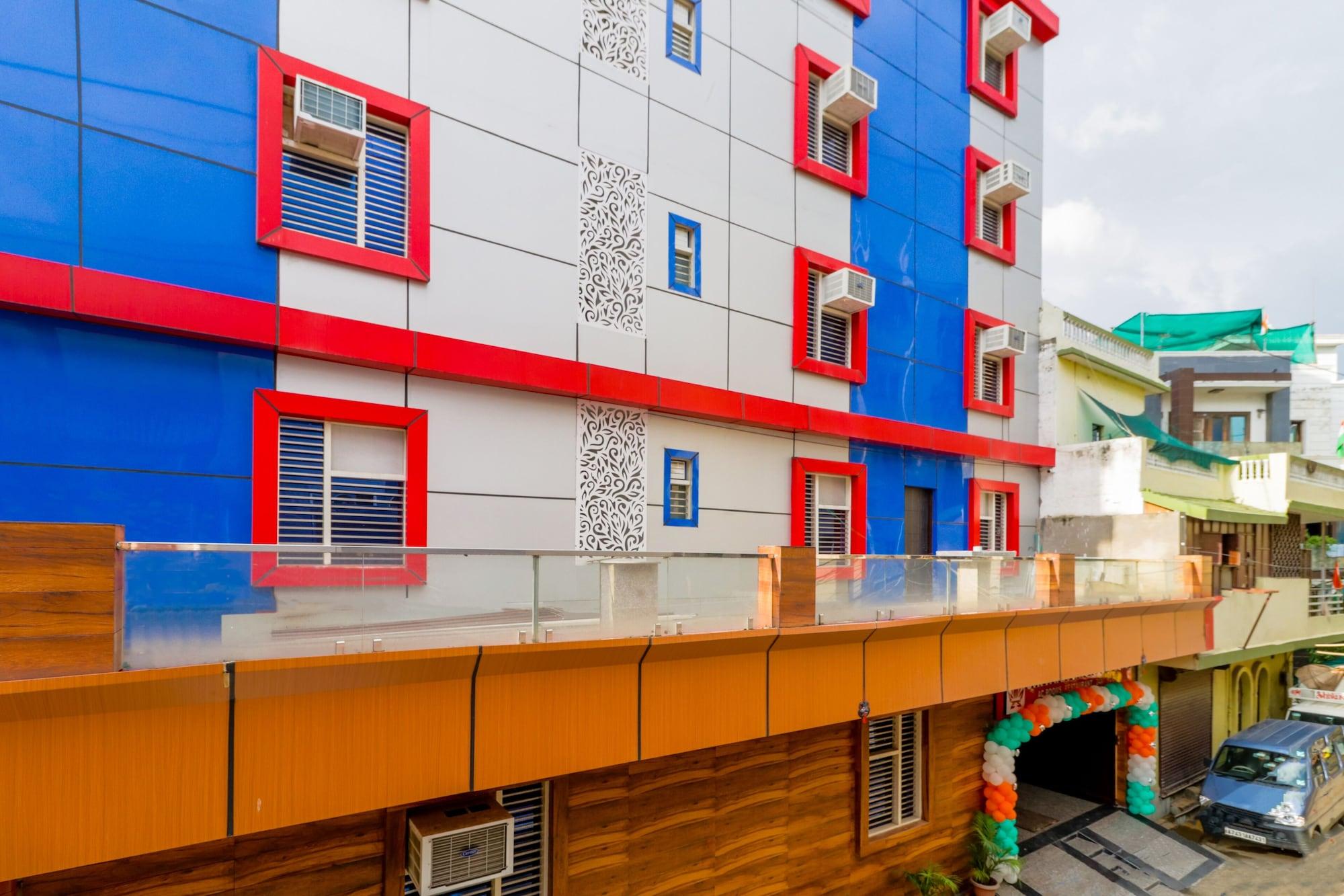 Vista da fachada The Classic Crowne at Delhi Airport