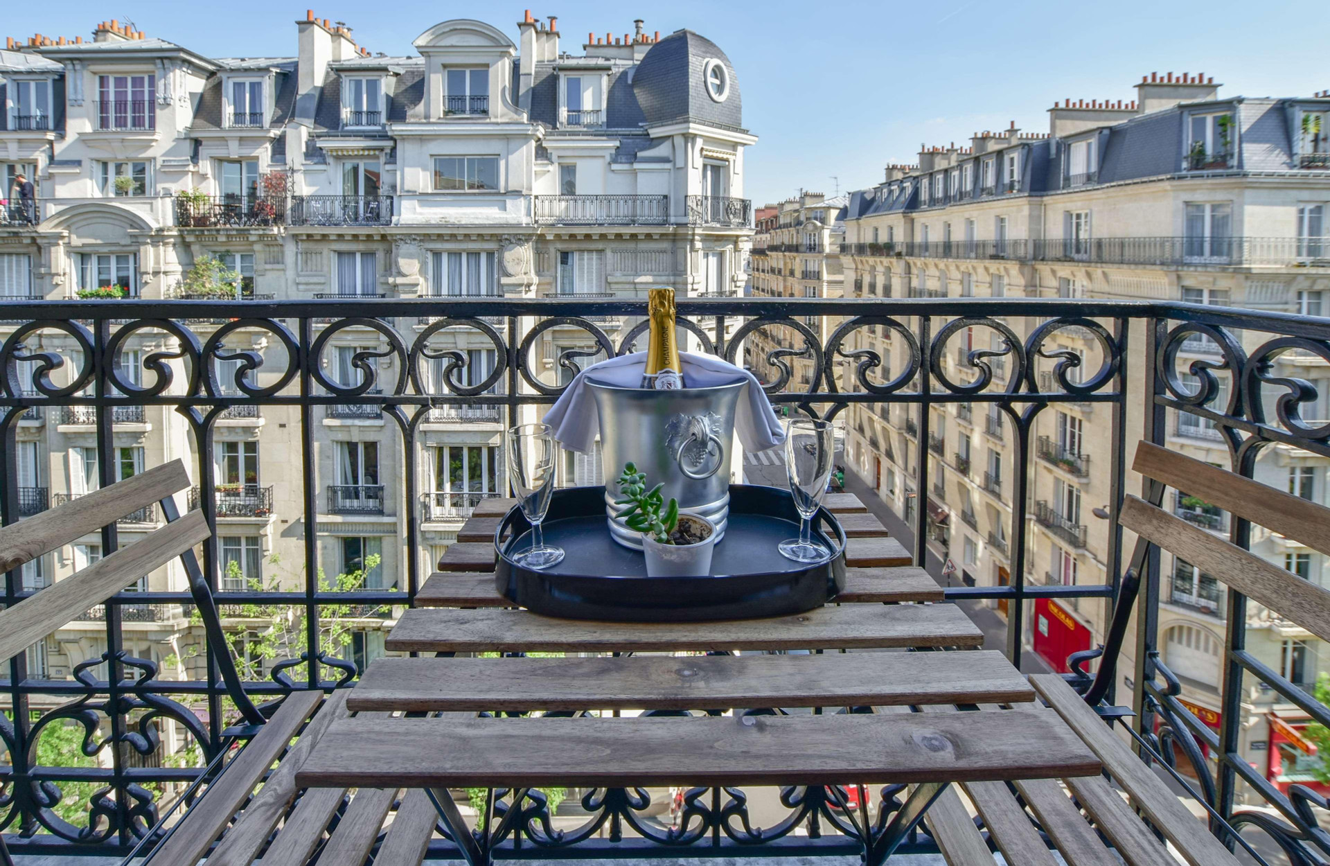 Varios Hotel Montcalm