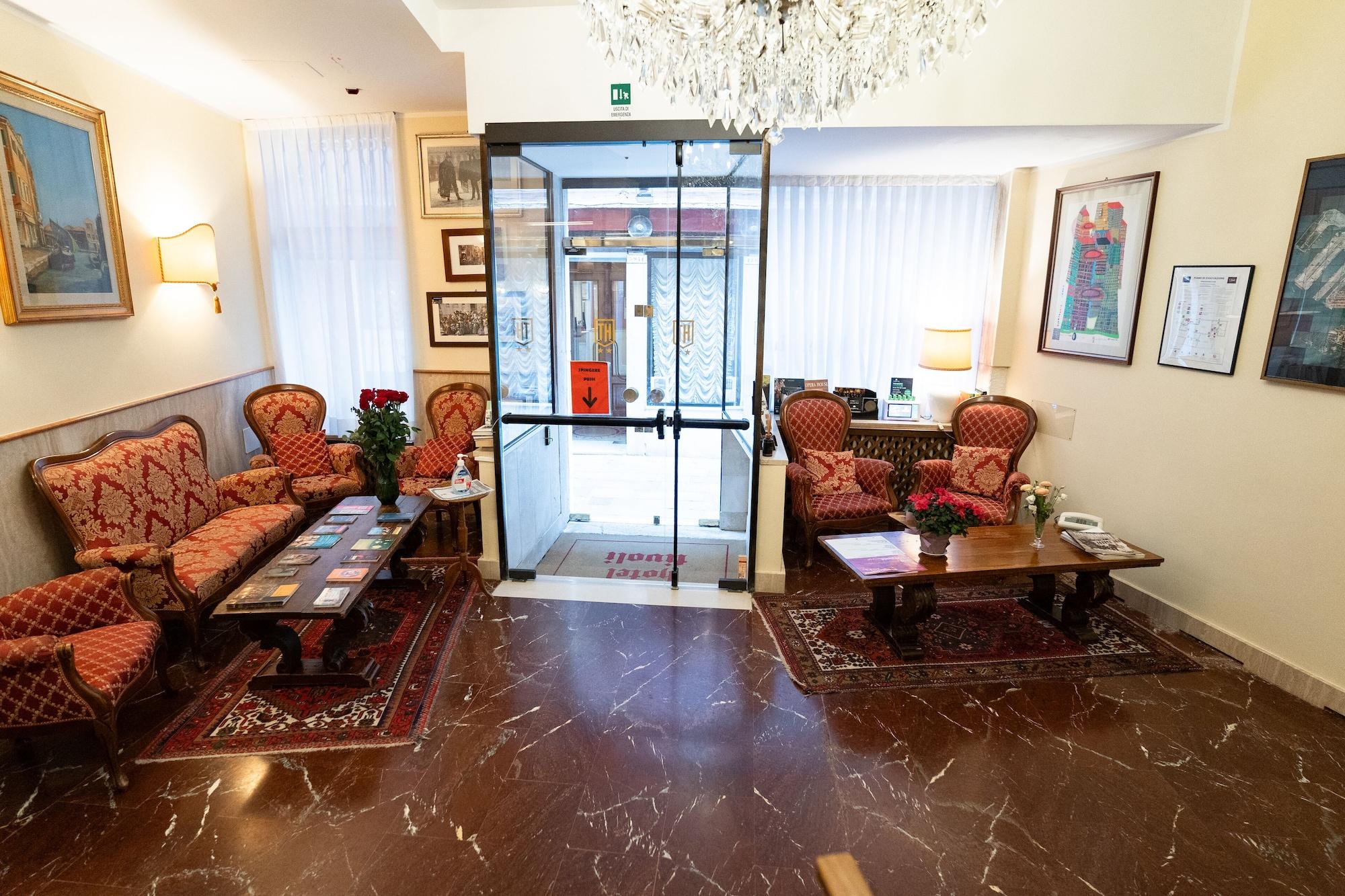 Vista Lobby Tivoli Hotel