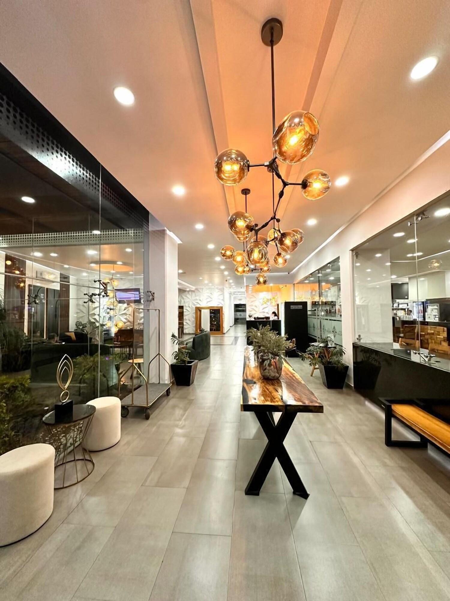 Vista Lobby Hotel Bugari Aeropuerto Guadalajara