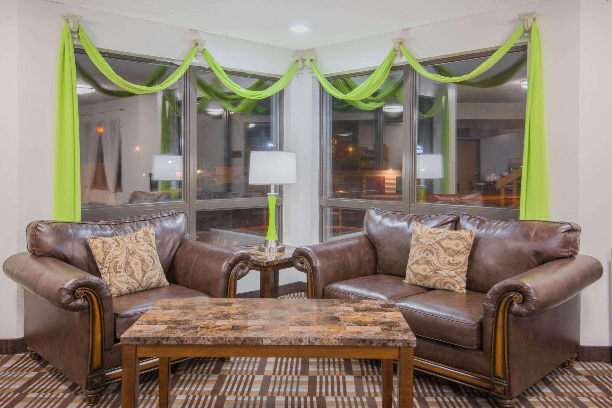 Varios Super 8 by Wyndham Toledo
