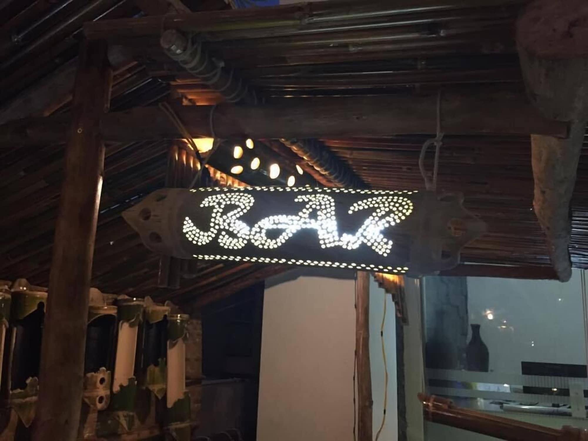Bar/Salón UCT Taunggyi Hotel