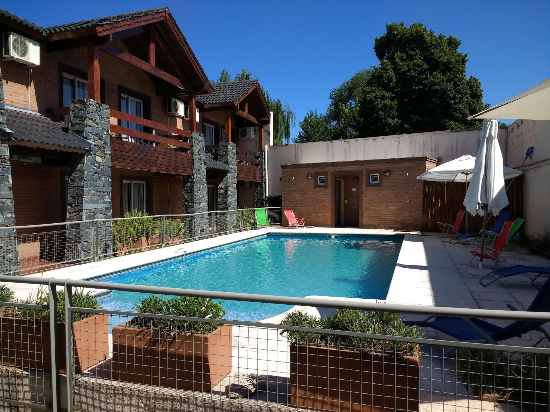 Vista Piscina Aguas Claras Hosteria
