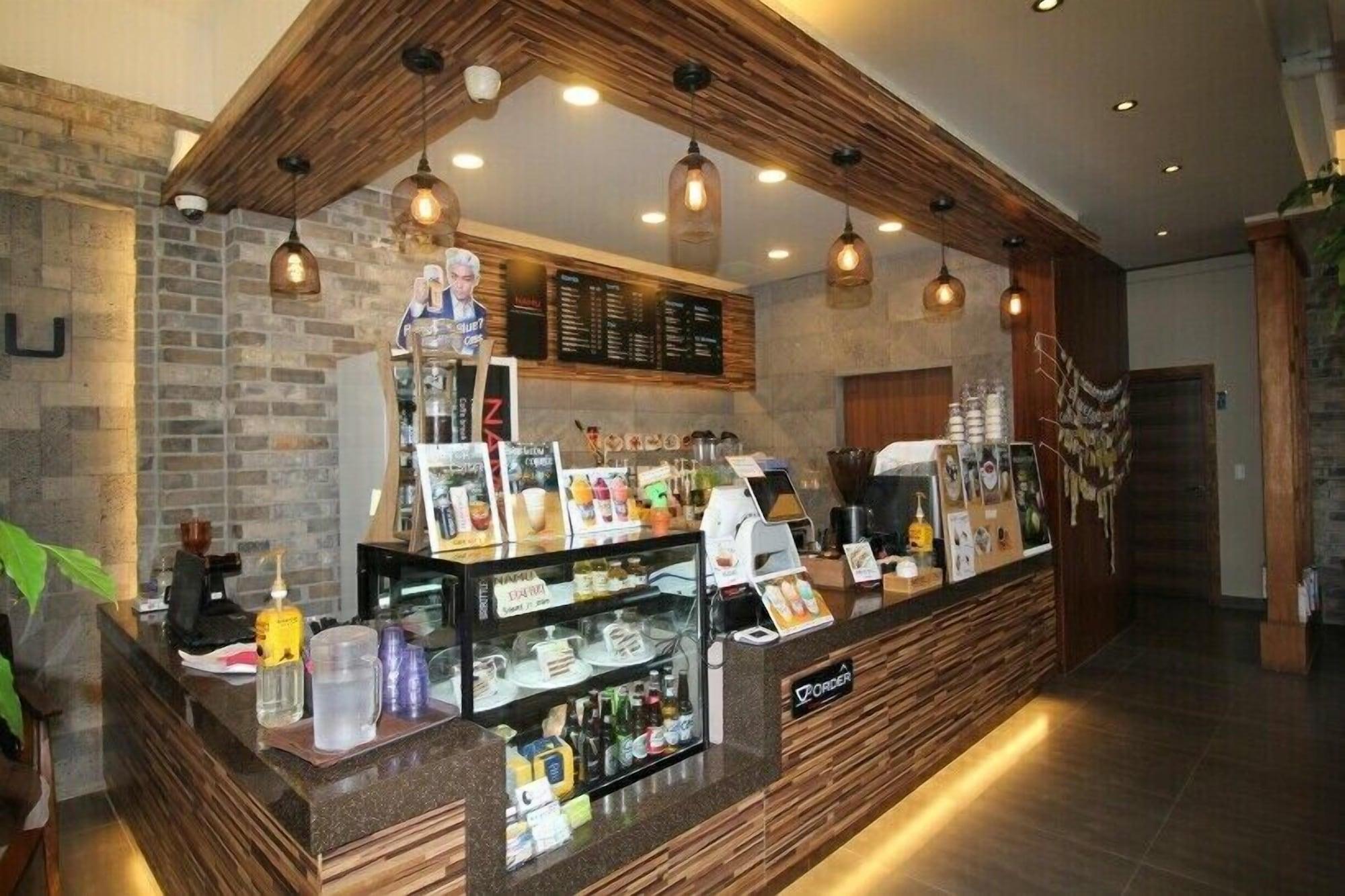 Bar/Salón Namu Guesthouse & Pension - Hostel