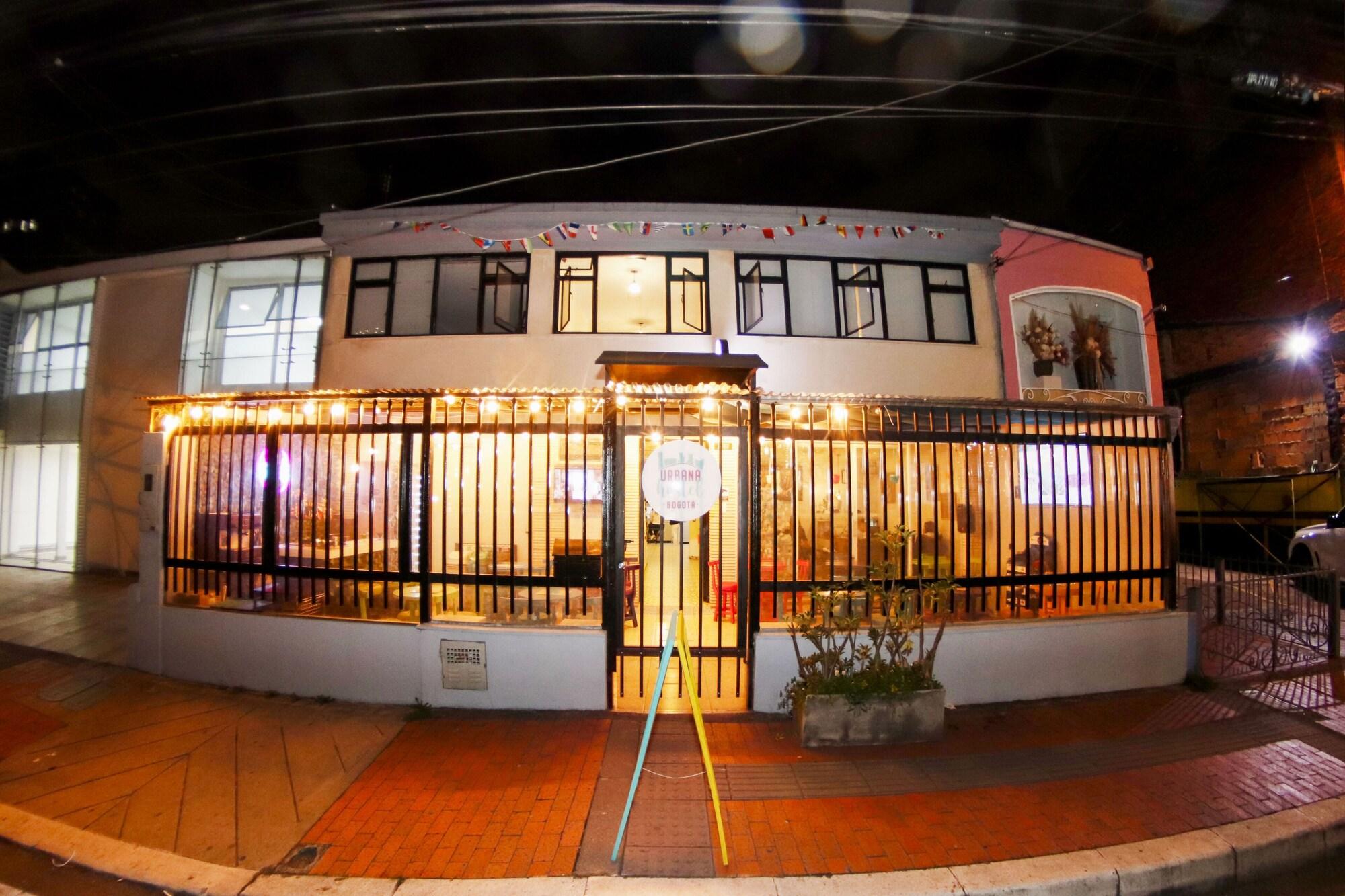 Varios Urbana Hostel