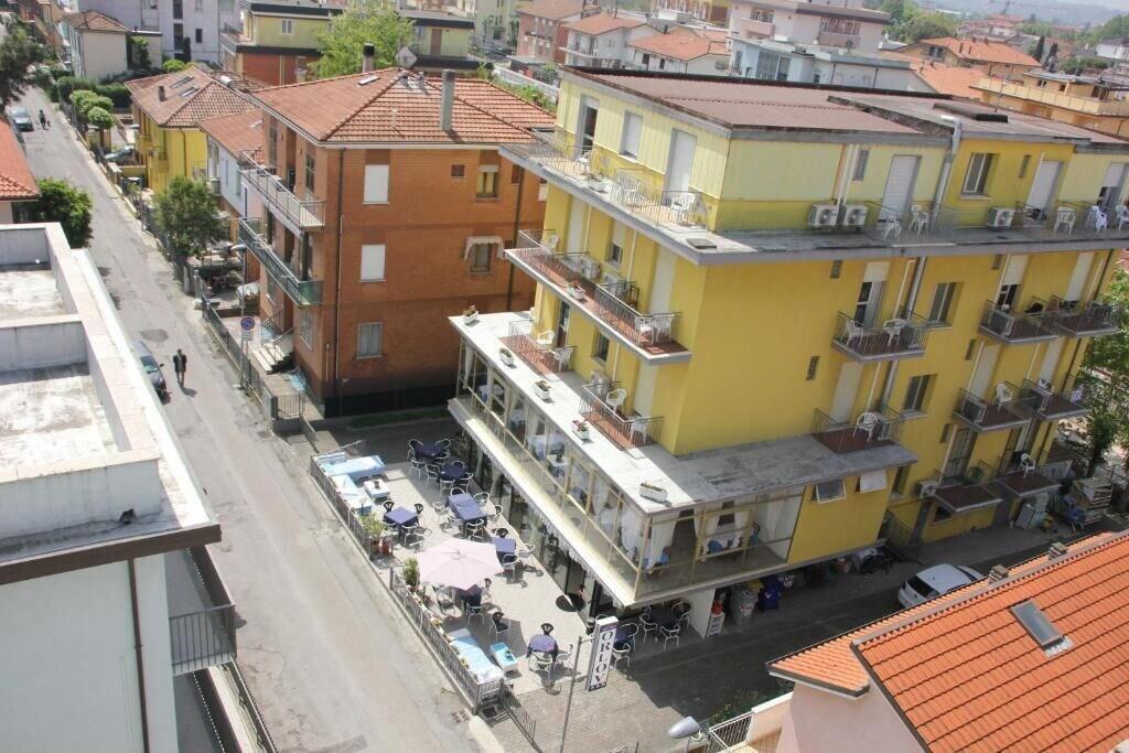 Vista Exterior Hotel Orlov