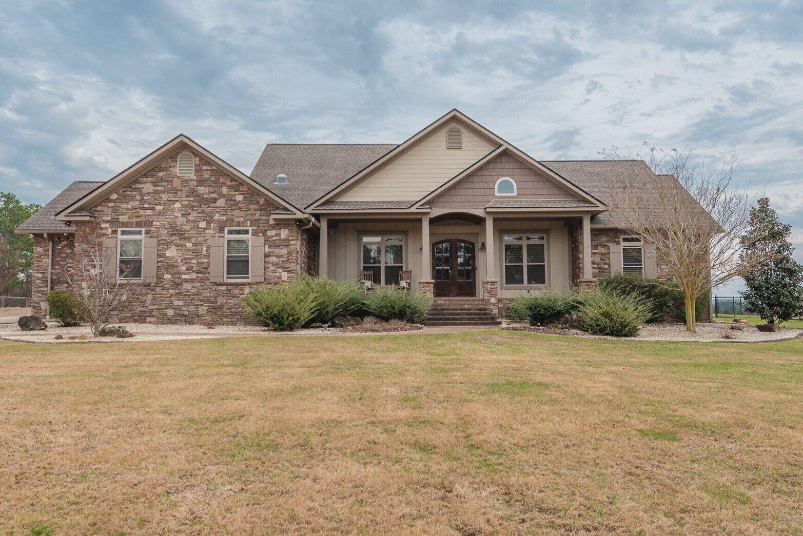 Estacionamiento 3-bedroom modern farmhouse retreat near the Masters w/ pool and hot-tub