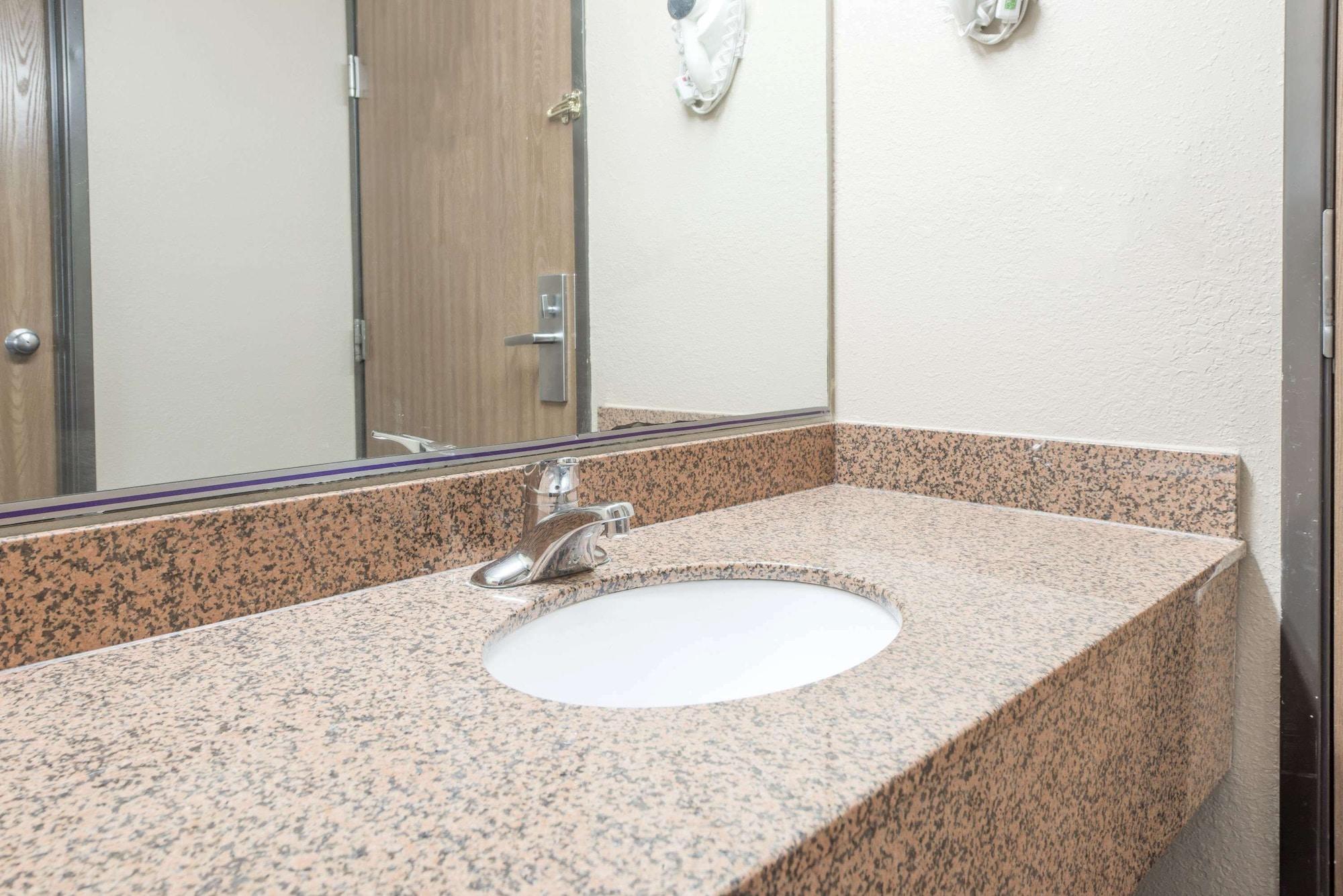 Equipamiento de Habitación Super 8 by Wyndham O'Fallon MO/St. Louis Area