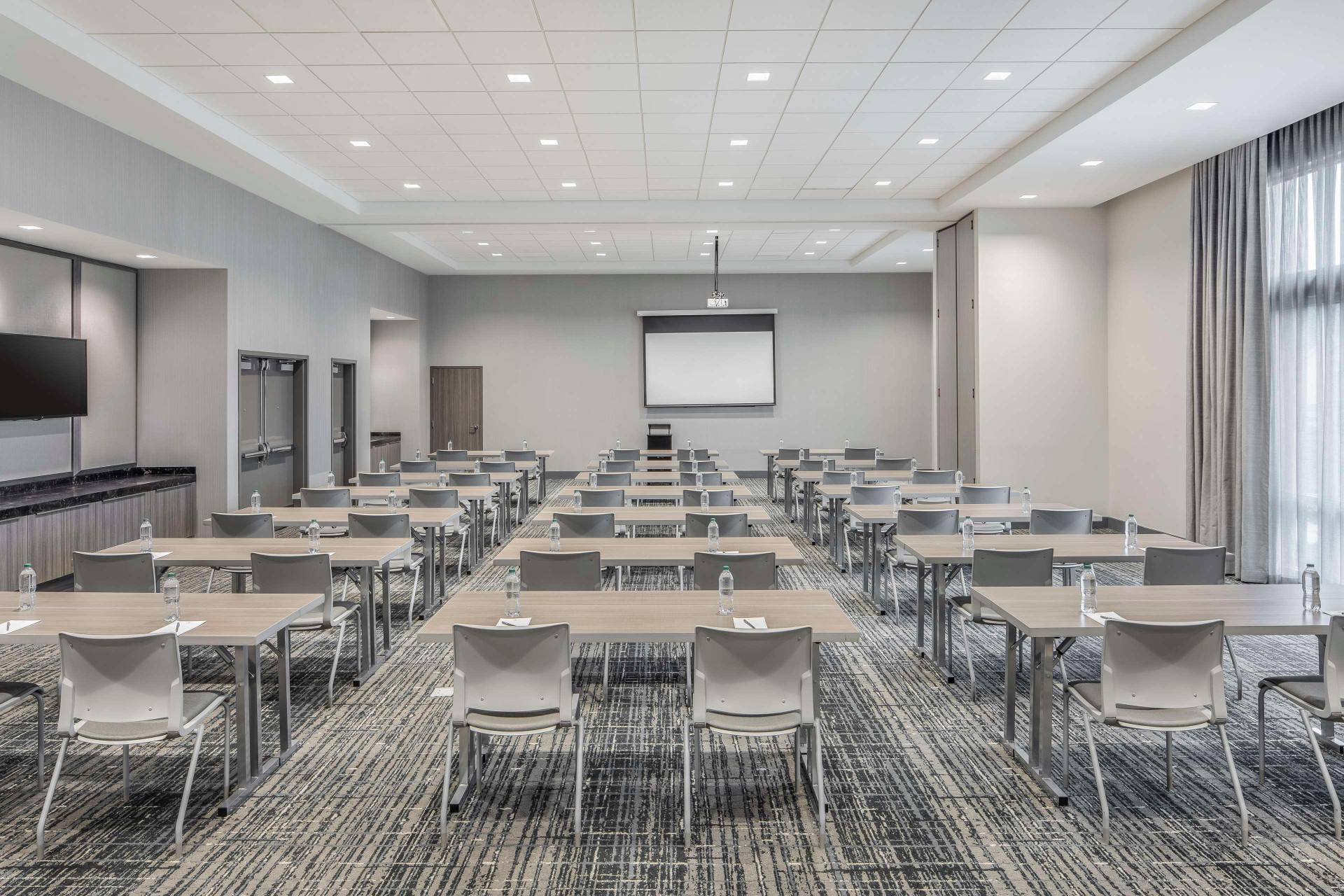 Vista Exterior Embassy Suites by Hilton Atlanta Midtown