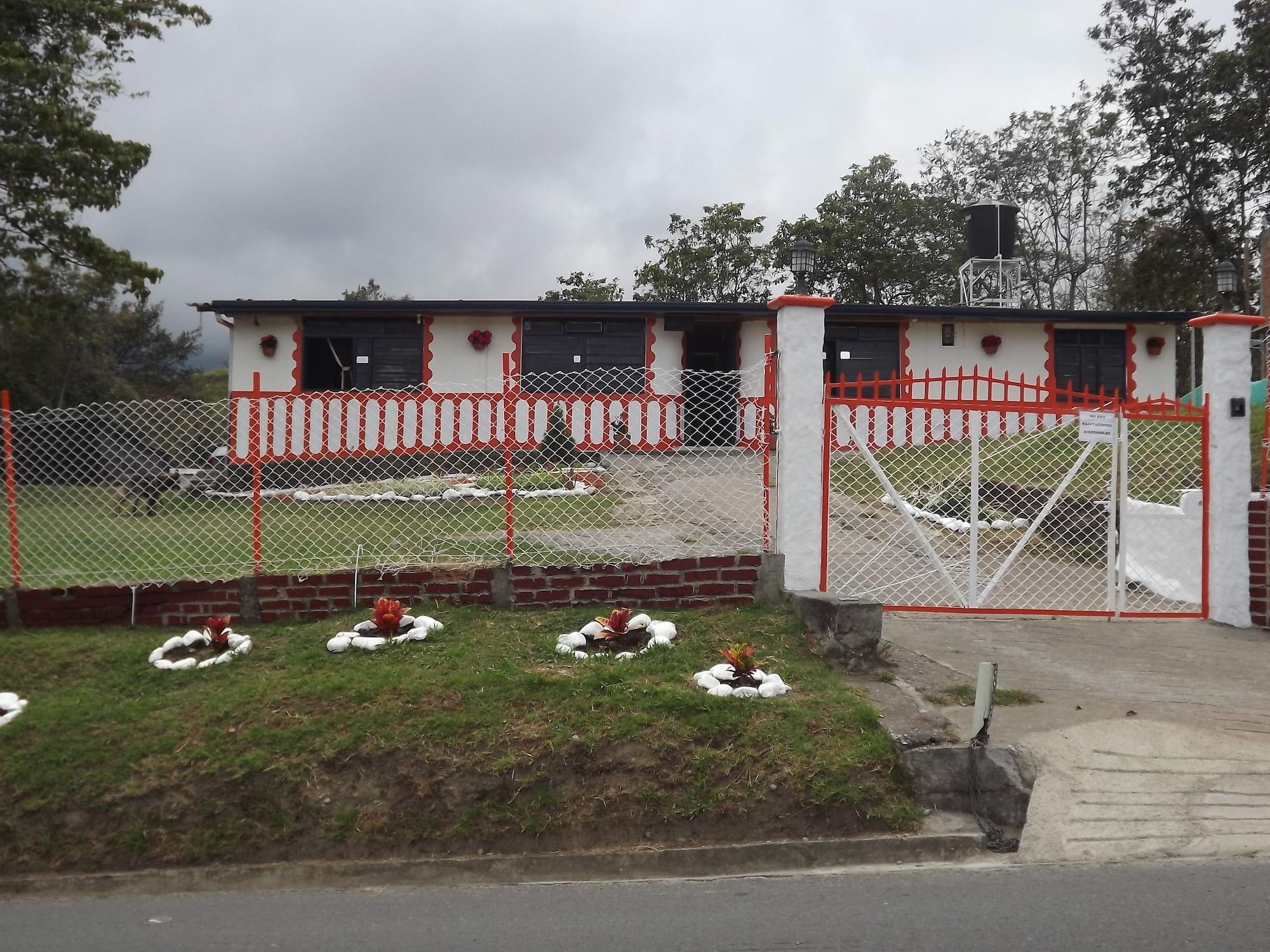 Vista Exterior Hostal El Zorzal