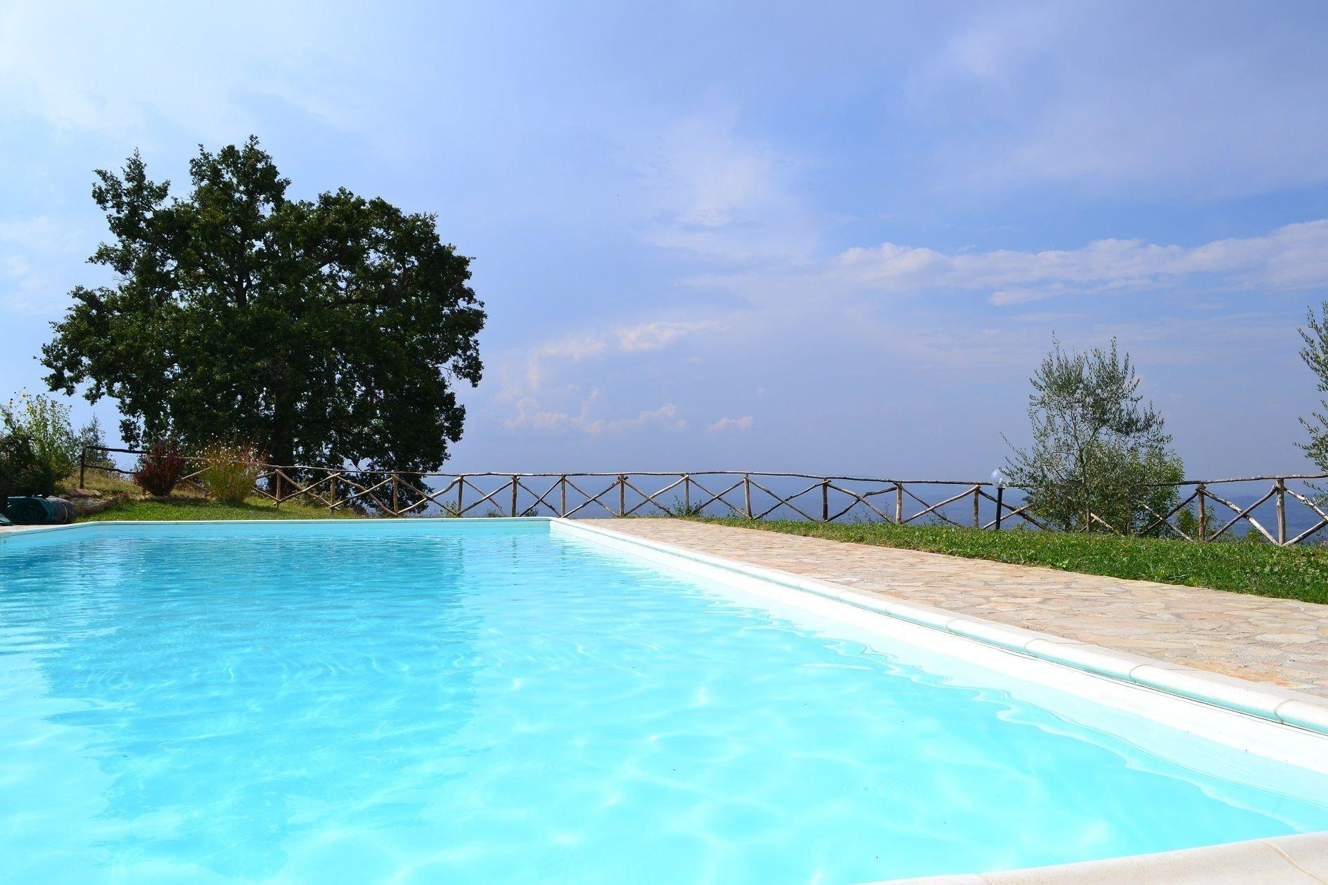 Vista Piscina Agriturismo San Giovanni al Monte